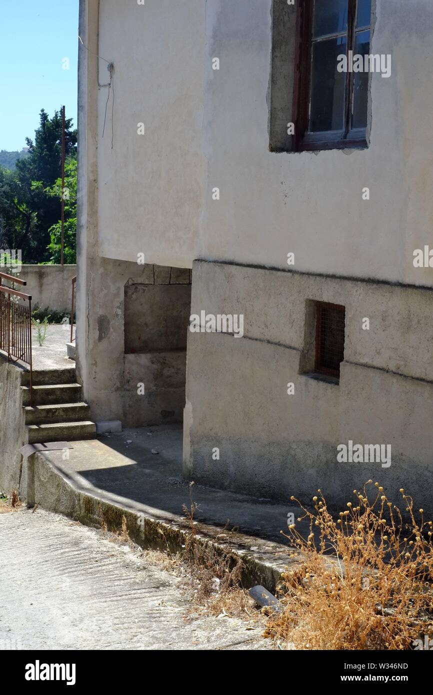 Corfu Avliotes esta foto de una casa tomada en la ladera de la colina village.me gustó la composición de forma tomó el pic Foto de stock