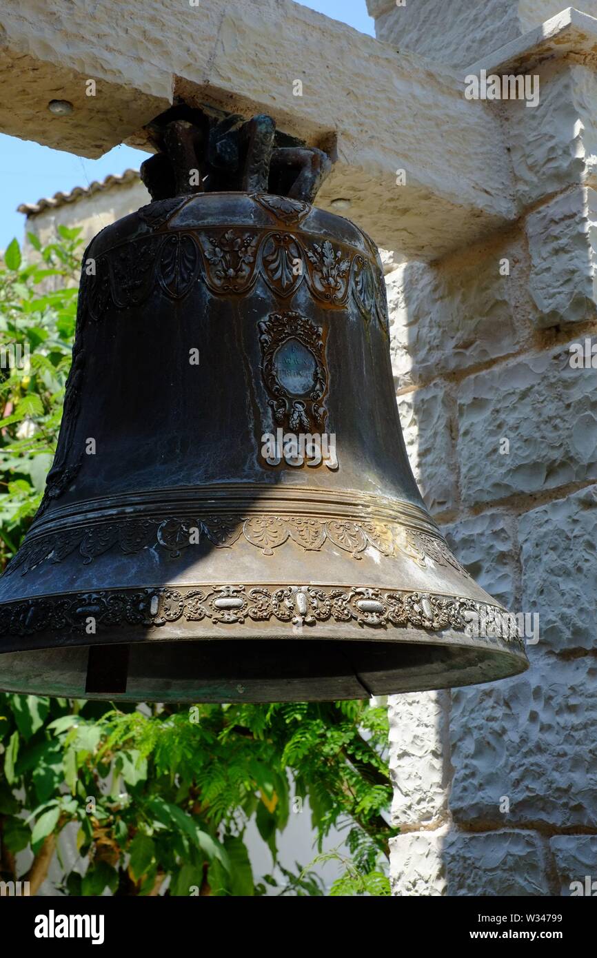 Kassiopi Corfu la fotografía de la campana fue tomada en una iglesia patio cerca del puerto .creo que es una buena foto Foto de stock