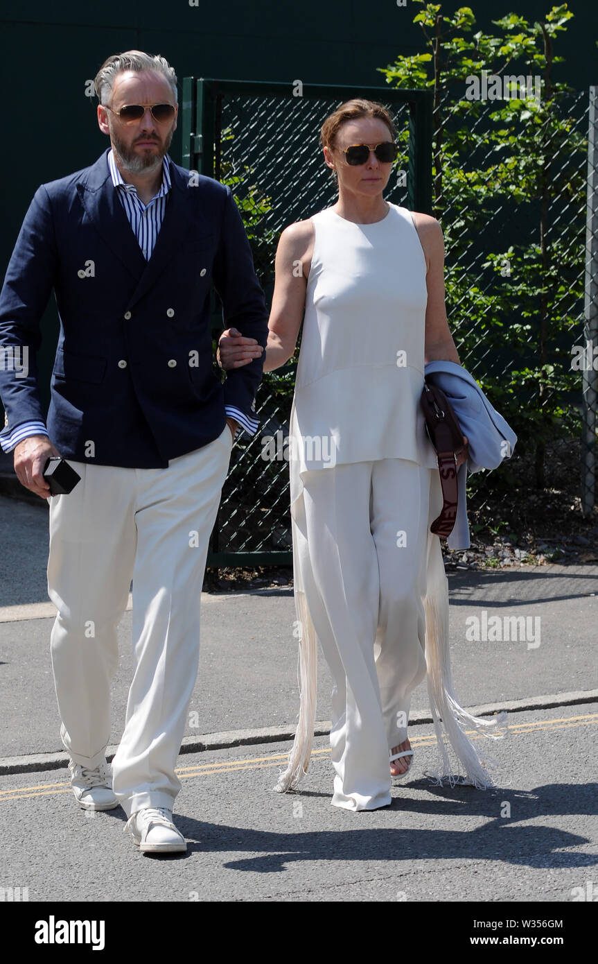 Londres, Reino Unido, 12 de julio de 2019 Stella McCartney, Nina OBE  diseñadora de moda inglesa. Las llegadas de tenis de Wimbledon en segunda  el viernes. Crédito: Johnny Armstead/Alamy Live News Fotografía