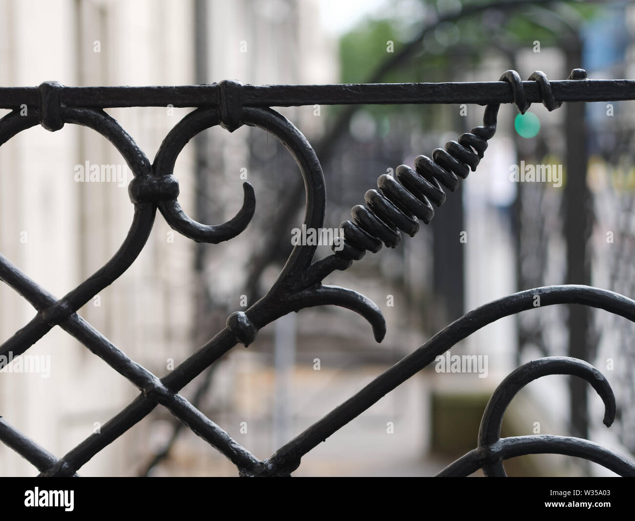 Close-up de vintage verja de hierro fundido negro victoriano en Londres  Fotografía de stock - Alamy