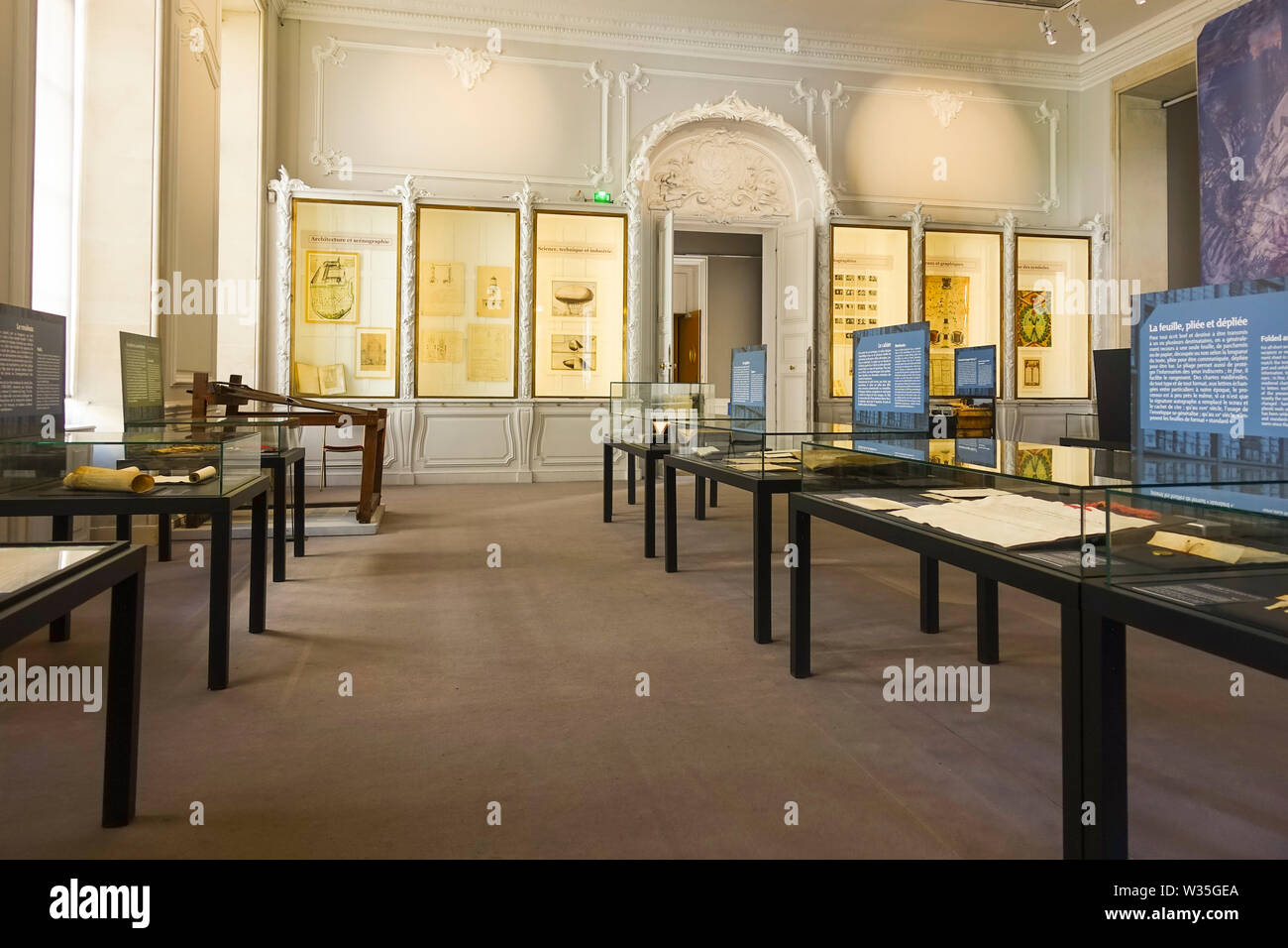 Interior del Edificio de Archivos Nacionales, ex Hotel de Soubise, museo de la historia de Francia, París, Francia. Foto de stock