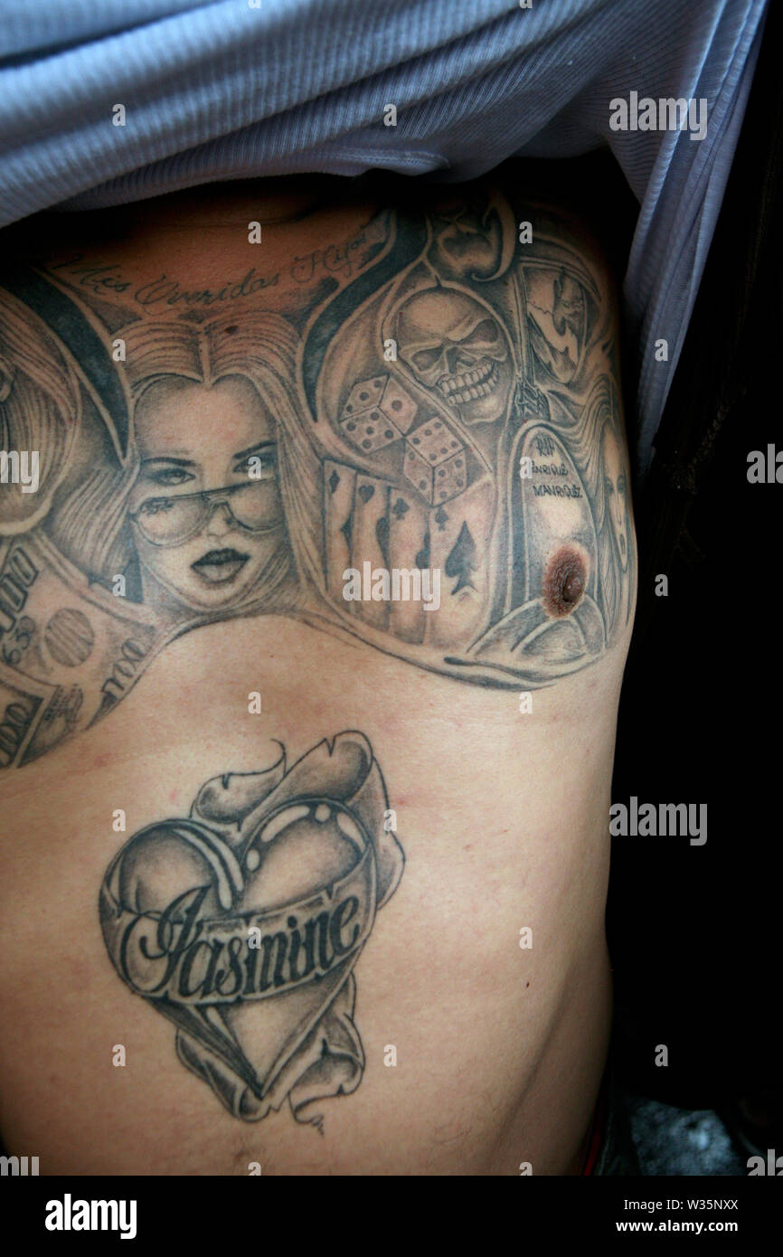 Tatuaje de santa muerte fotografías e imágenes de alta resolución - Alamy