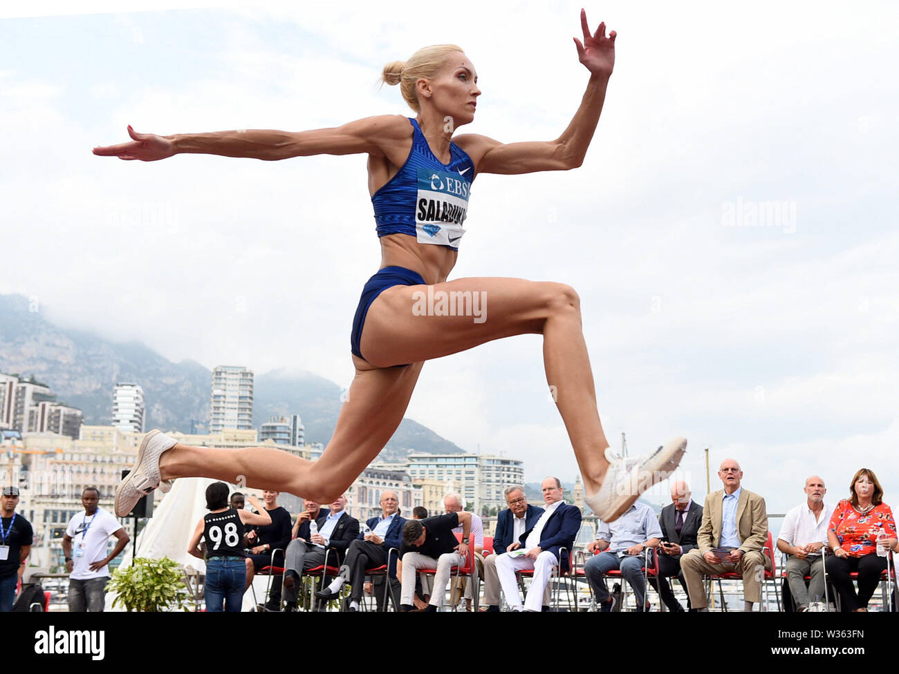 Puerto Hércules, Mónaco. El 11 de julio, 2019. Olha Saladukha (UKR) coloca quinta en el triple salto en la mujer 47-2 1/2 (14.39m) durante el Women's triple salto en el Herculis Mónaco en un IAAF Diamond League satisfacer, Jueves, 11 de julio de 2019, en el puerto de Hercules, Mónaco.(Jiro Mochizuki/imagen del deporte) la foto a través de crédito: Newscom/Alamy Live News Foto de stock