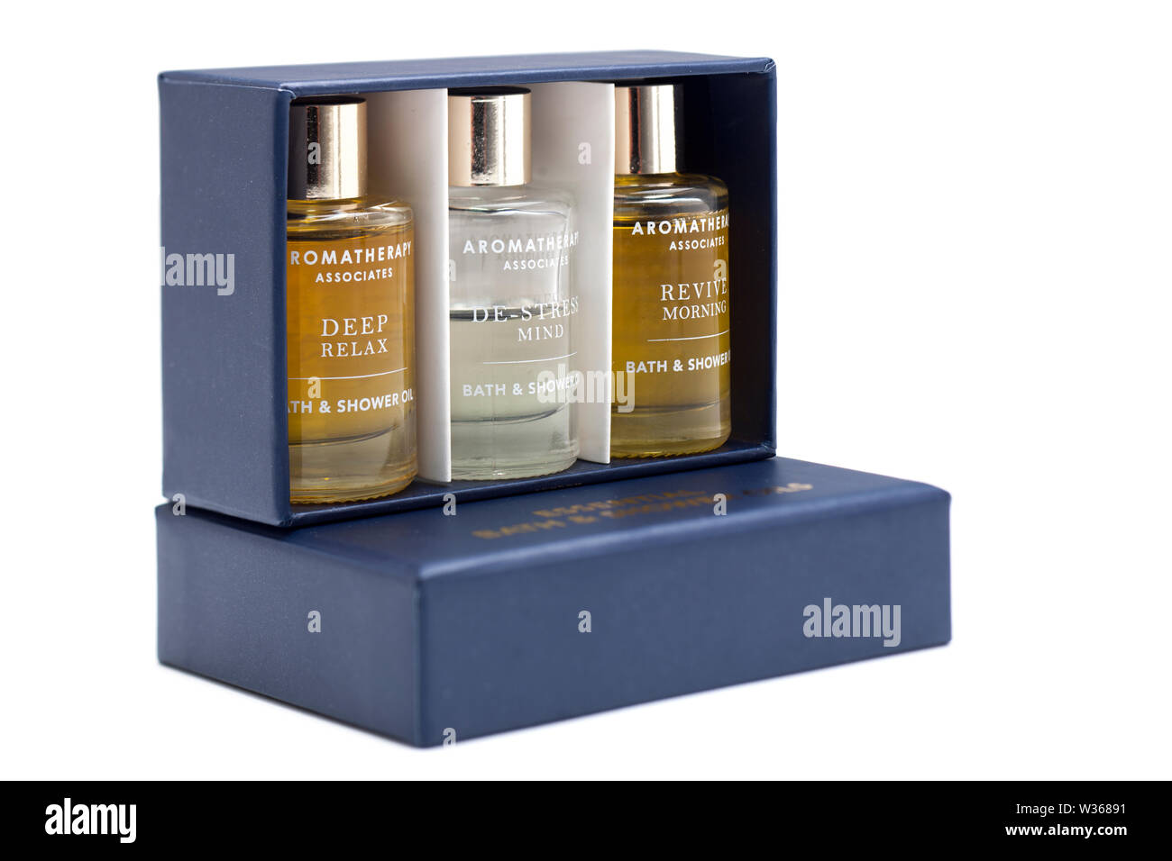 Asociados de aromaterapia, aceites de baño y ducha en caja Foto de stock