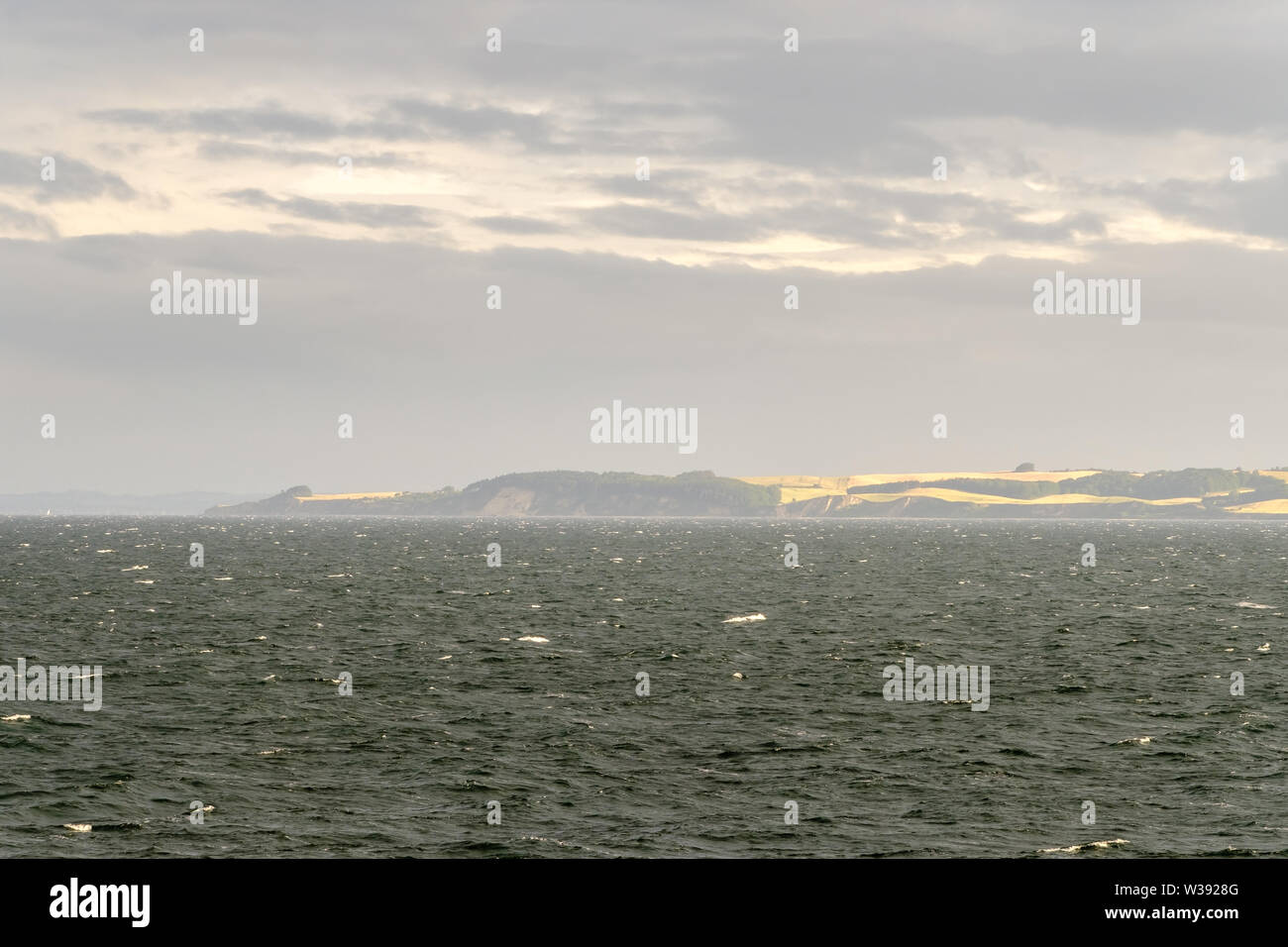 En la bahía de Aarhus mañana nublada, Dinamarca Foto de stock
