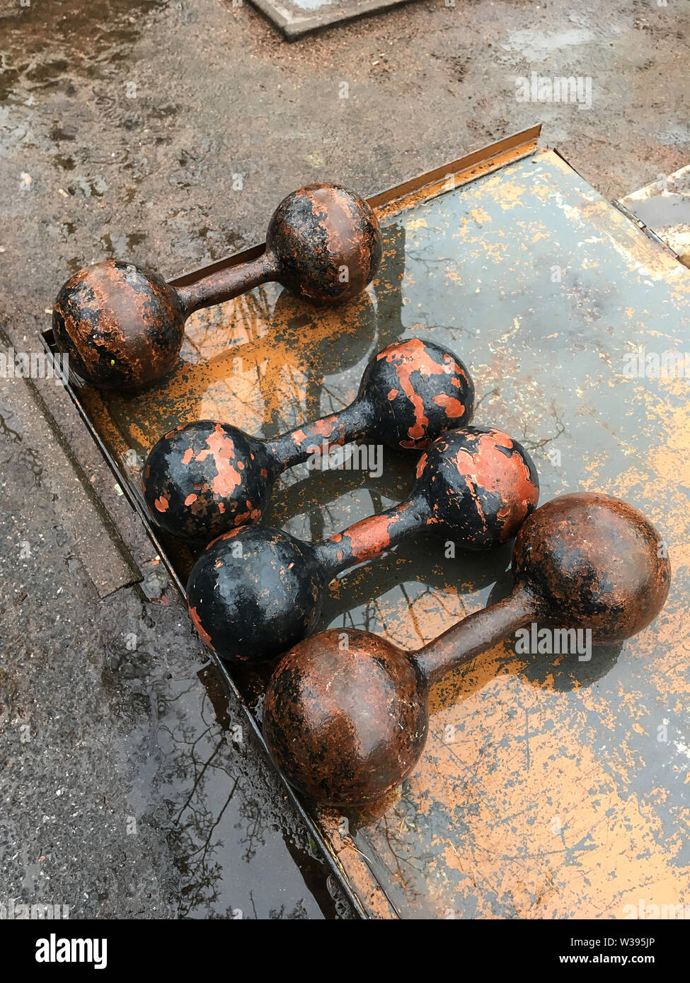 Mancuernas de hierro fundido fotograf as e im genes de alta