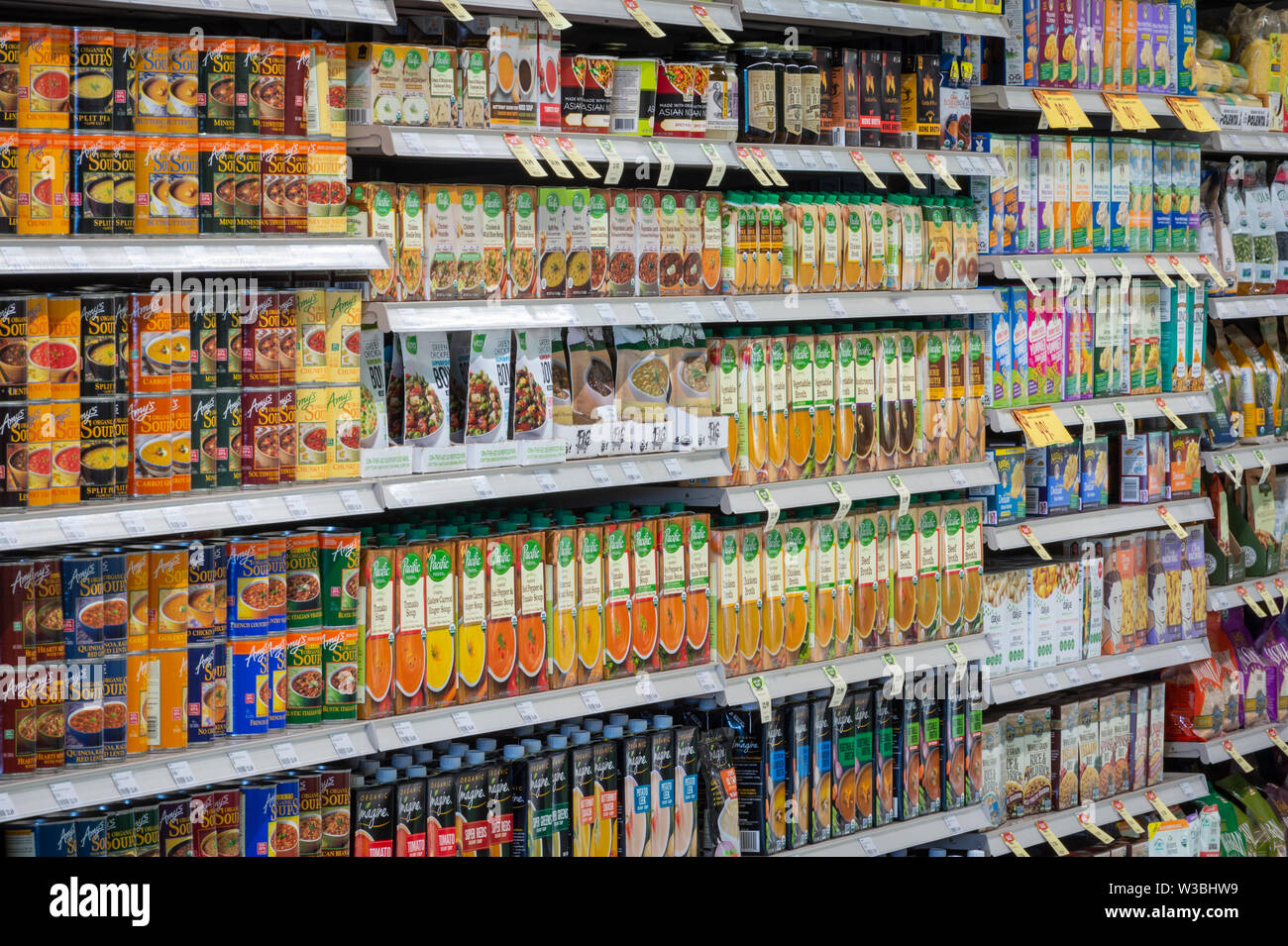Vitaminas & Suplementos nutricionales pasillo en el supermercado, EE.UU. Foto de stock