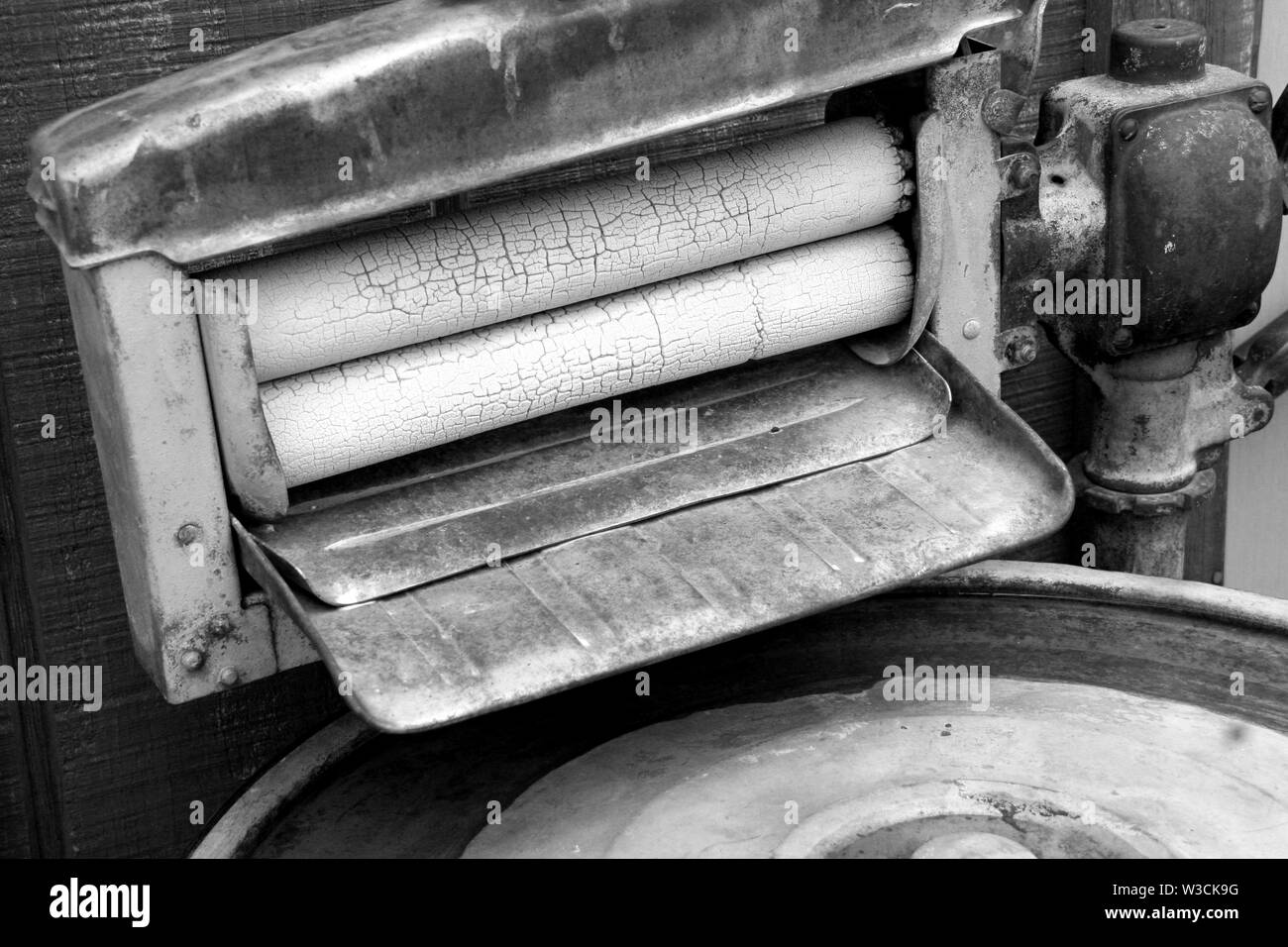Vintage de tipo rodillo lavadora timbres rodillos rusty envejecido  Fotografía de stock - Alamy
