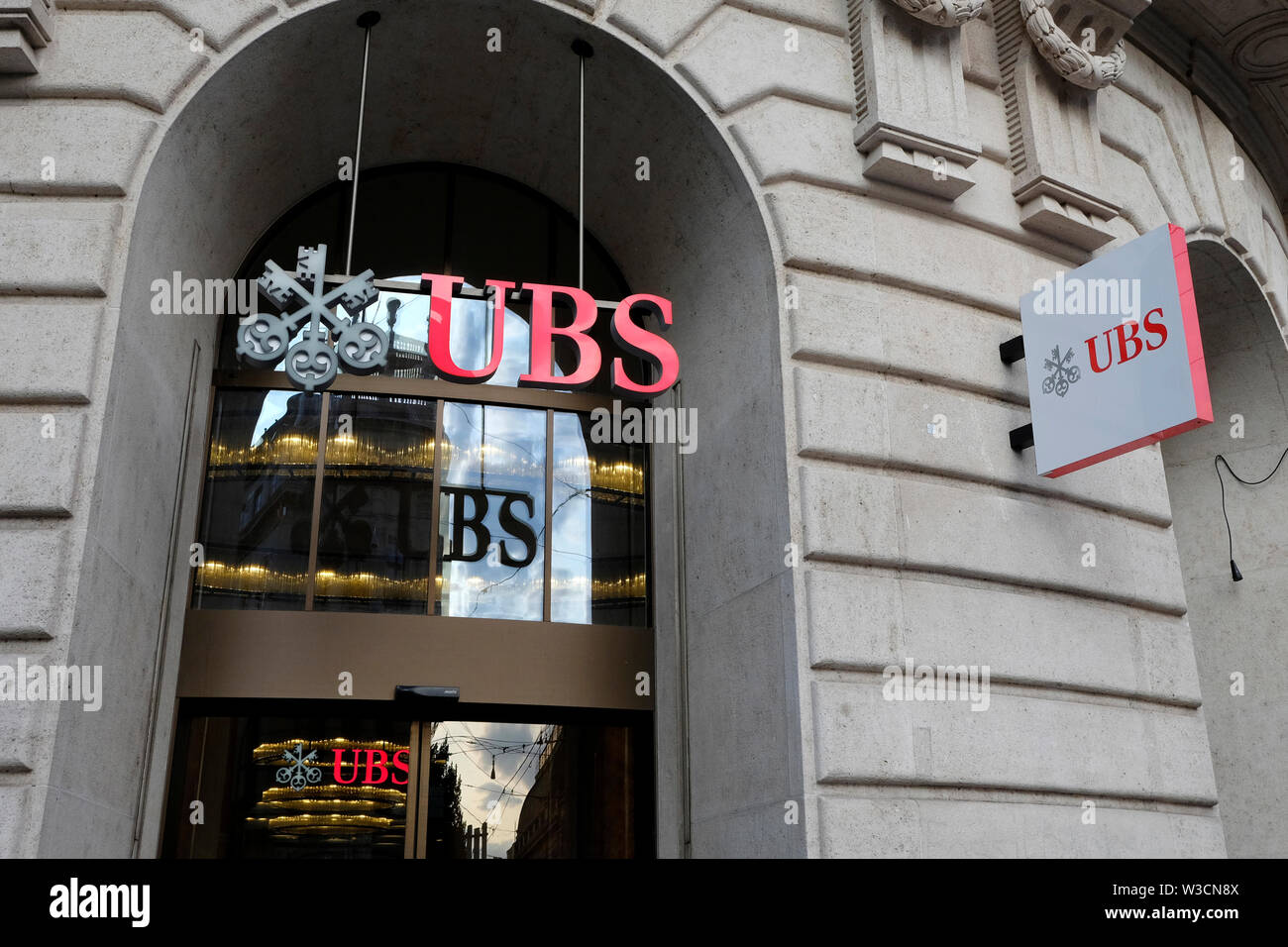El banco UBS signo, Basilea, Suiza Foto de stock