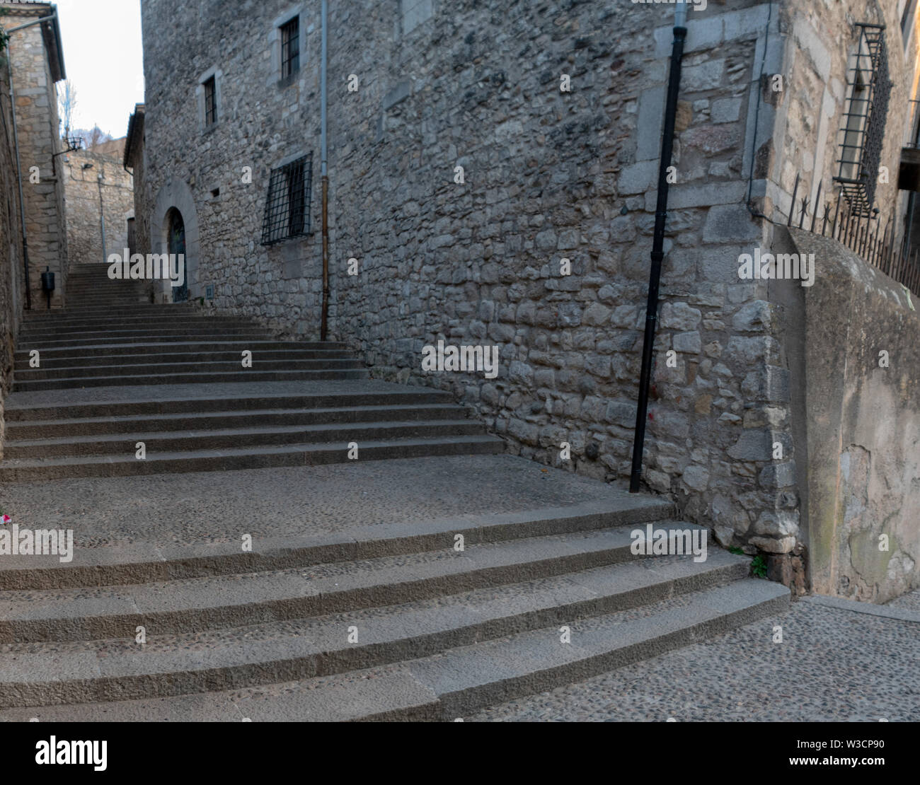 Pasos del casco antiguo de la ciudad de Girona y el rodaje de Juego de Tronos mientras Arya Stark era ciego y la mendicidad en las calles de Braavos Foto de stock