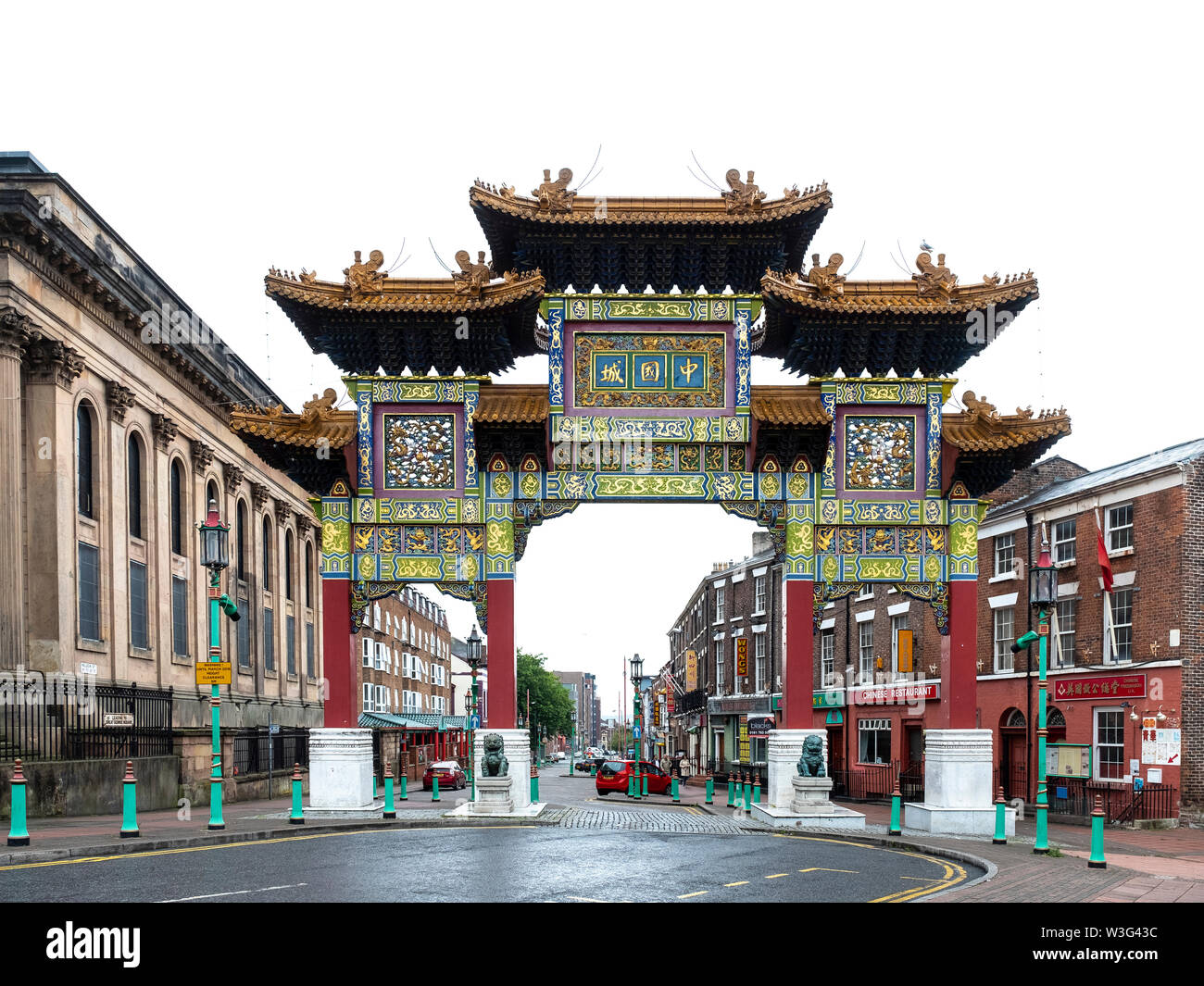 Chinatown Gate (paifang), Nelson Street, Liverpool, Reino Unido, entrada a la casa de la comunidad china más antigua de Europa. Foto de stock