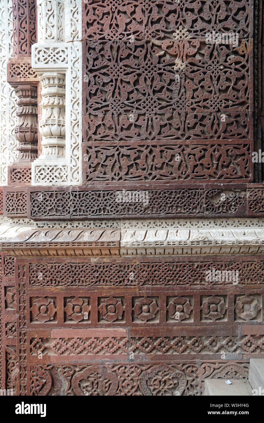 Alai Darwaza gateway, Qutb Minar compleja, Delhi, India Foto de stock