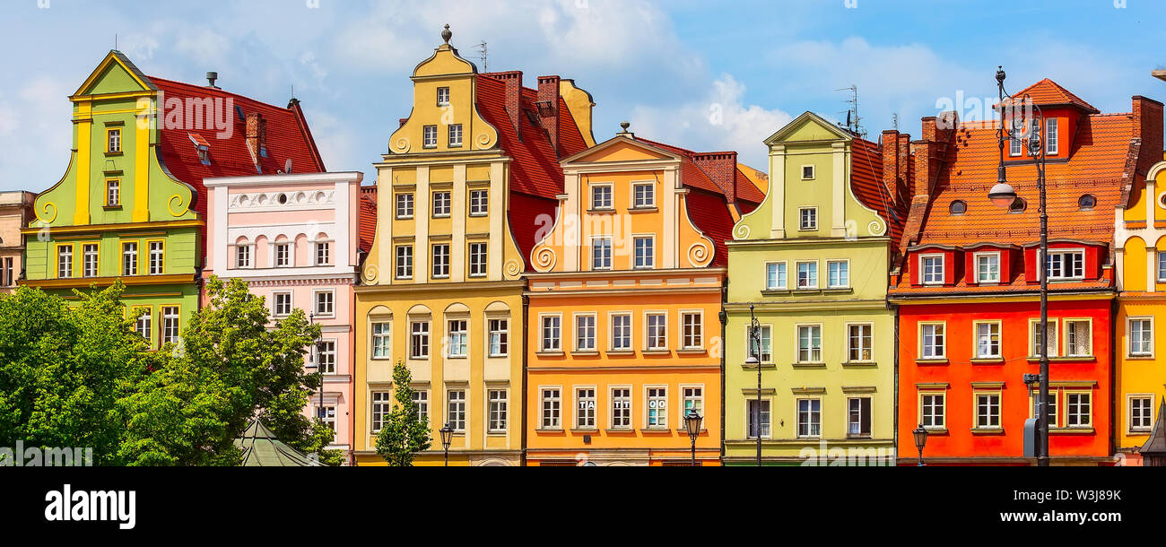 Wroclaw, Polonia ciudad vieja plaza del mercado de Sal banner panorámico con la hilera de casas coloridas Foto de stock