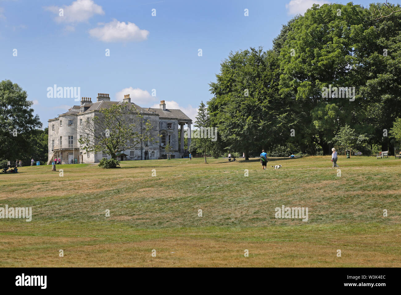 Lugar Beckenham Park, al sur de Londres, Reino Unido. Los nuevos jardines abrió en 2019 reemplazar un campo de golf y el parque de retorno a su estilo original. Foto de stock