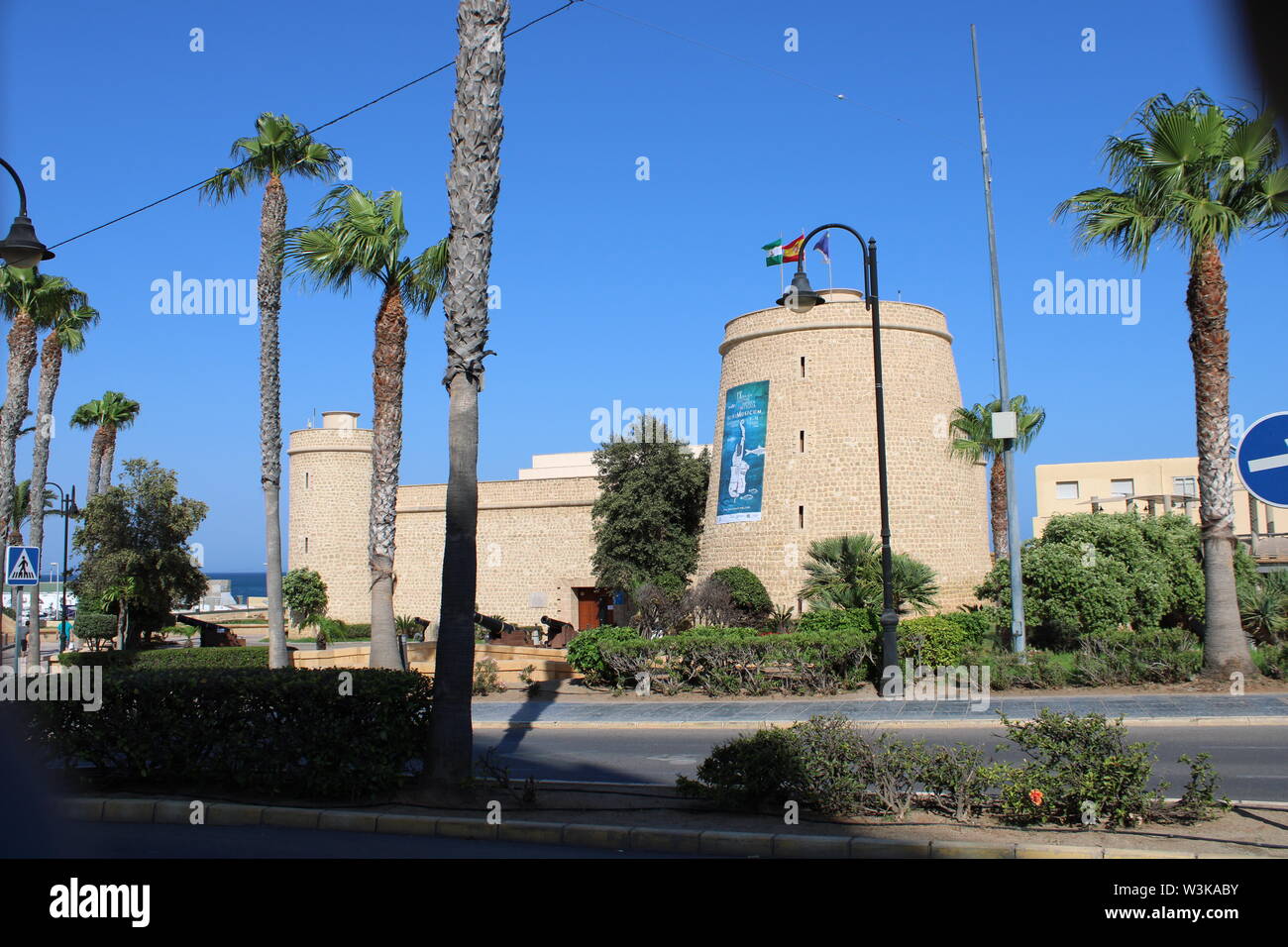 Castillo de Santa Ana una fortificación del siglo XVI en el municipio de Roquetas de Mar de Almería en España el 14 de julio de 2019 Foto de stock