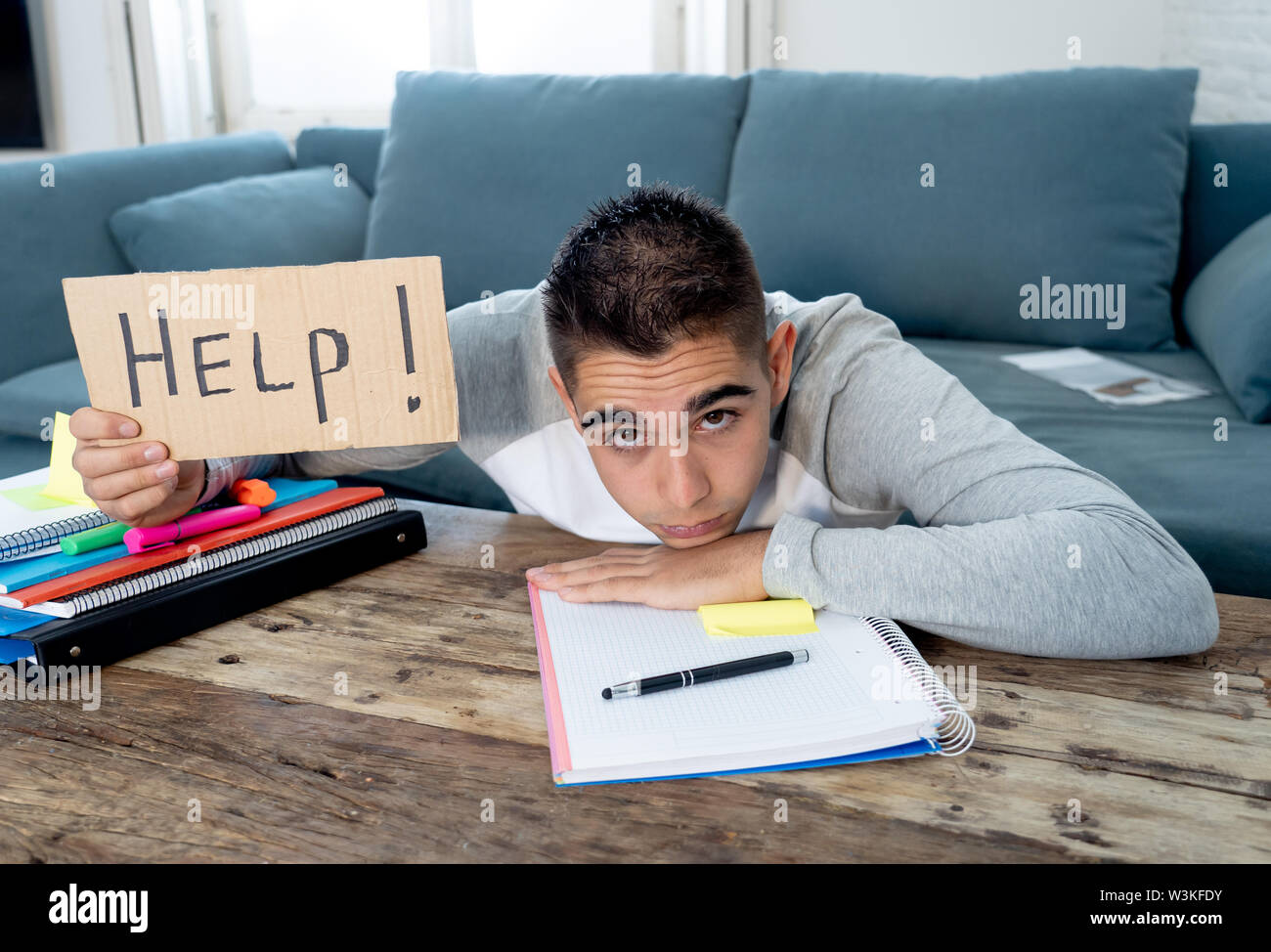 Как говорить время на английском. Отчаянный студент. Как будет на английском уставший. Как будет на английском уставший. Уставший по английски.