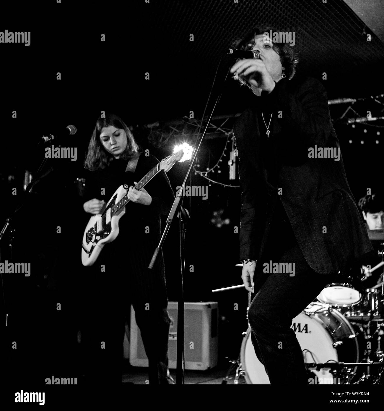 Conor Collingwood cantante con parejas banda londinense, Foto de stock