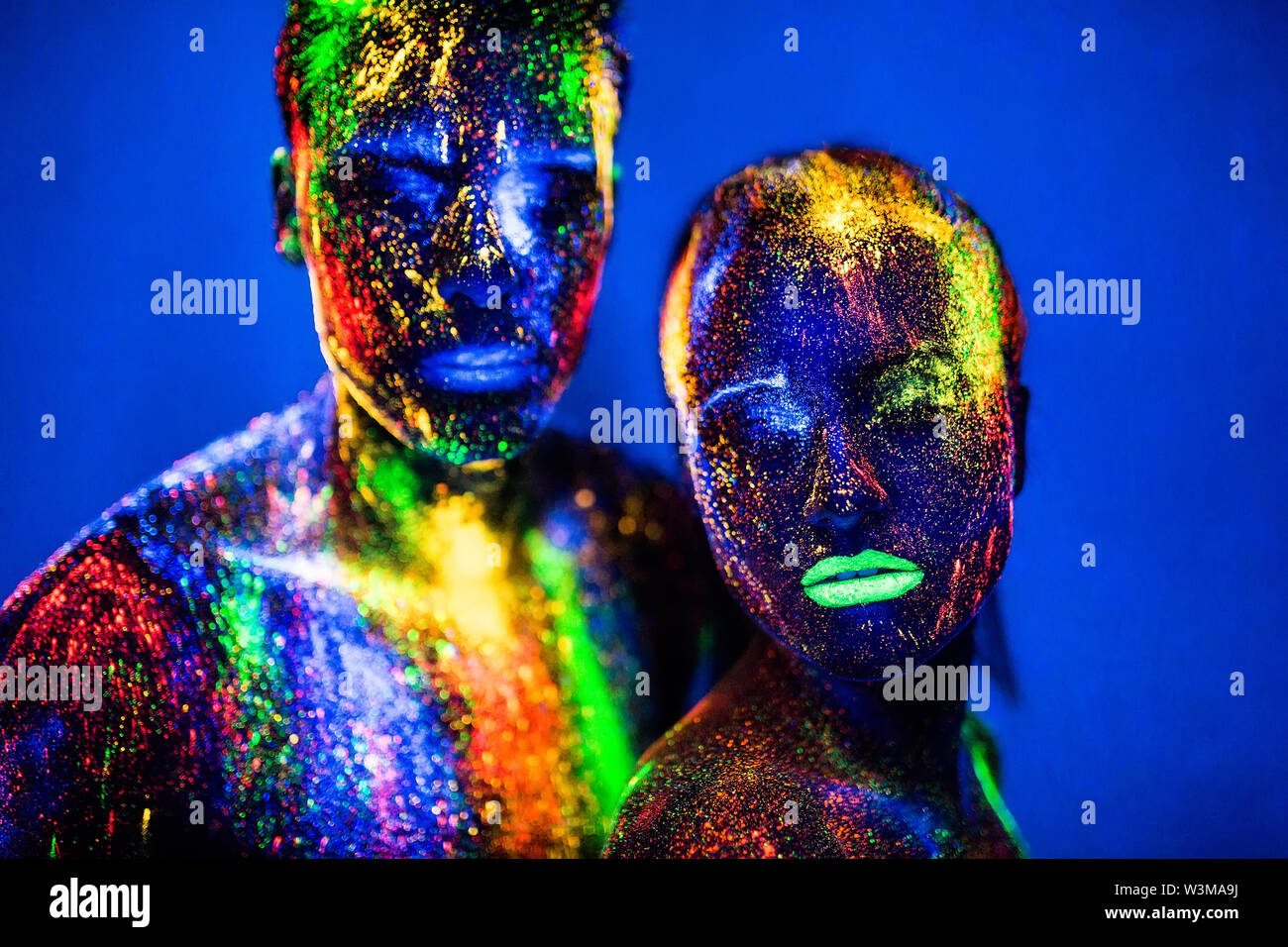 Instantáneamente picnic danza Polvo fluorescente fotografías e imágenes de alta resolución - Página 7 -  Alamy