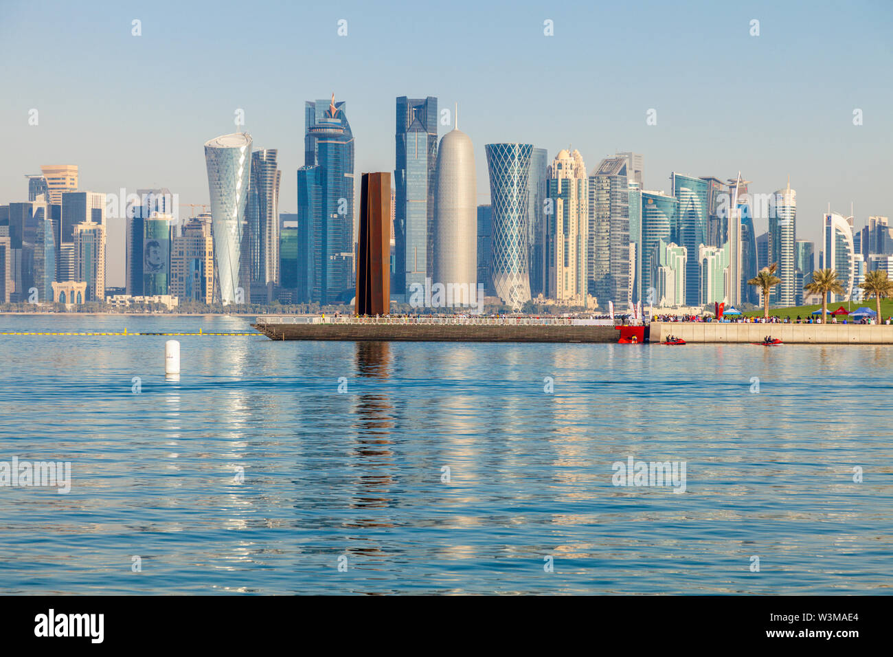 Horizonte de rascacielos en Doha, Qatar Foto de stock
