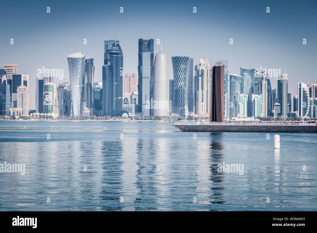 Horizonte de rascacielos en Doha, Qatar Foto de stock