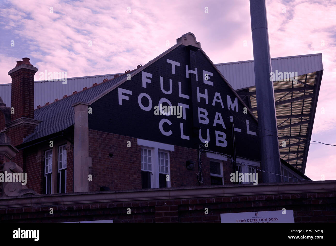 Craven Cottage, casa del Fulham Football Club, al oeste de Londres, Inglaterra, Reino Unido. Foto de stock