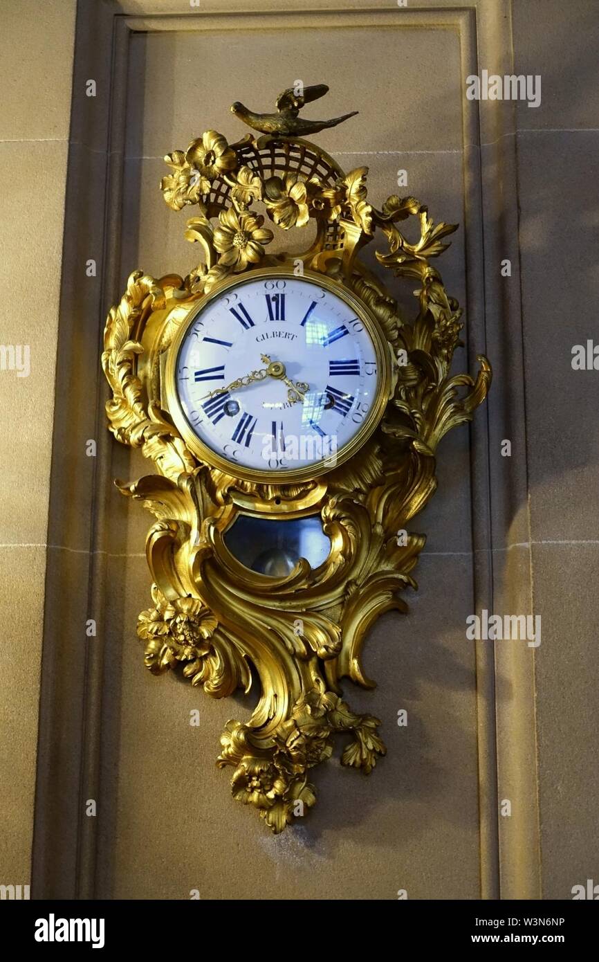 Reloj, Gilbert, París, quizás era Louis XV - Hall de entrada, Chatsworth  House - Derbyshire, Inglaterra Fotografía de stock - Alamy