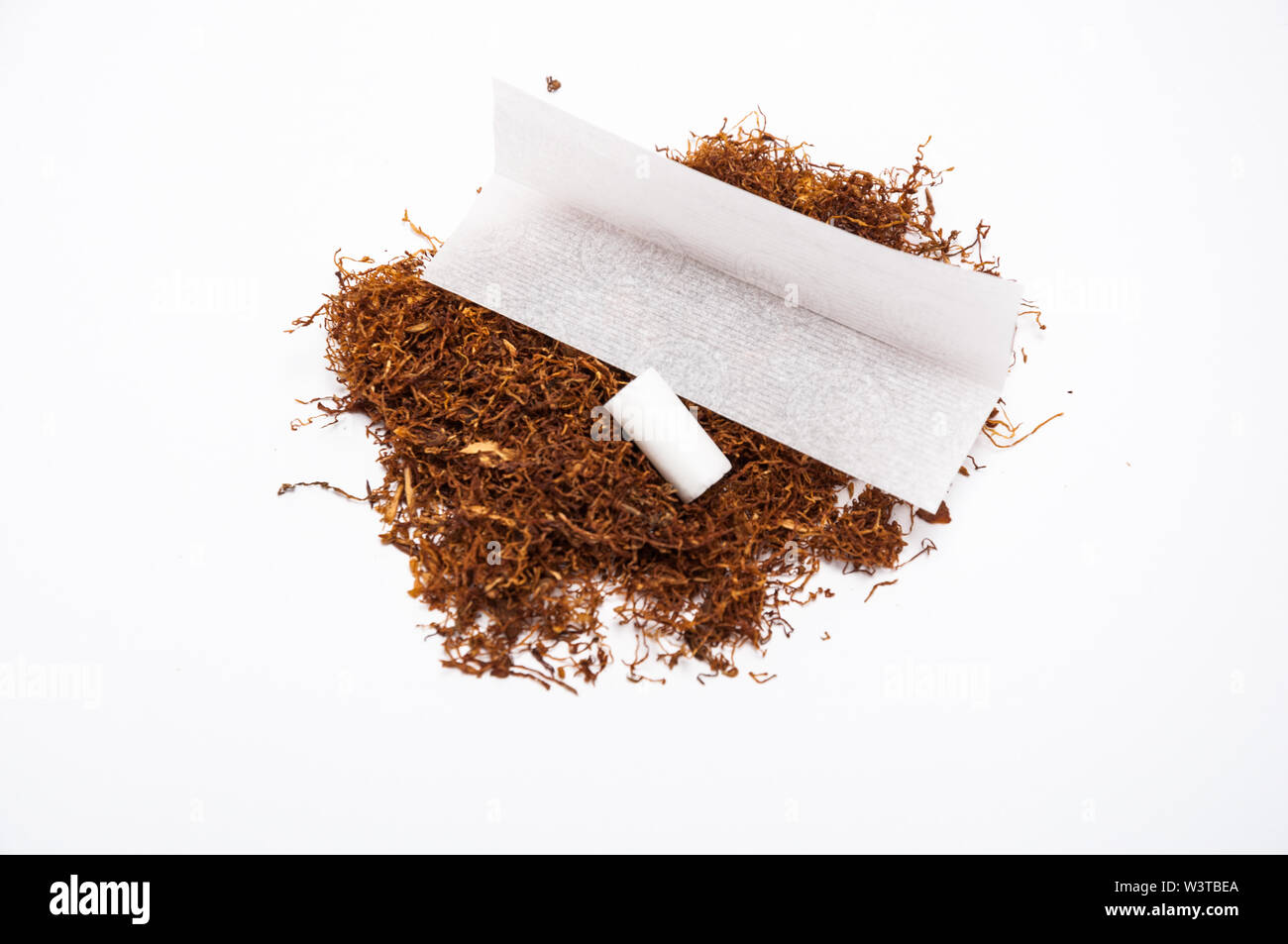Pequeños Filtros De Cigarrillos Y Tabaco De Liar A Mano En El