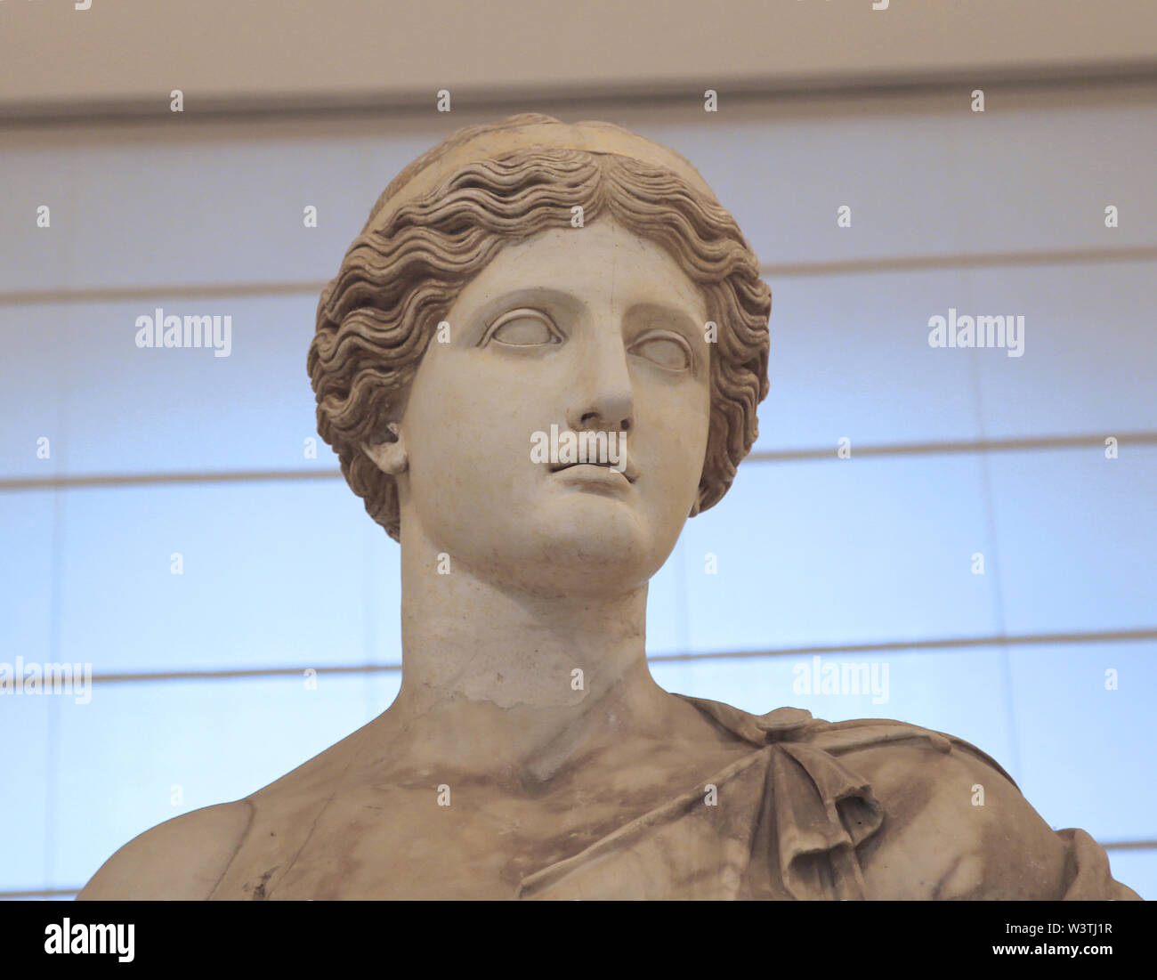 Flora Maior o Flora Farnese (siglo II D.C.), detalles de mármol. Estatua colosal. Museo Arqueológico Nacional de Nápoles. Foto de stock