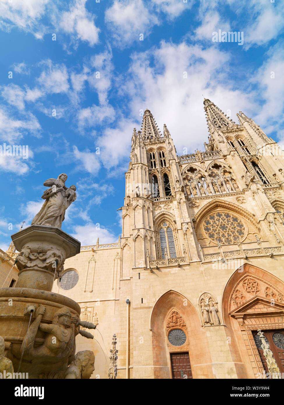 España, Castilla y León, Burgos, Plaza de Santa María y Santa María de la catedral de Burgos; Sitio de Patrimonio Mundial de la UNESCO Foto de stock