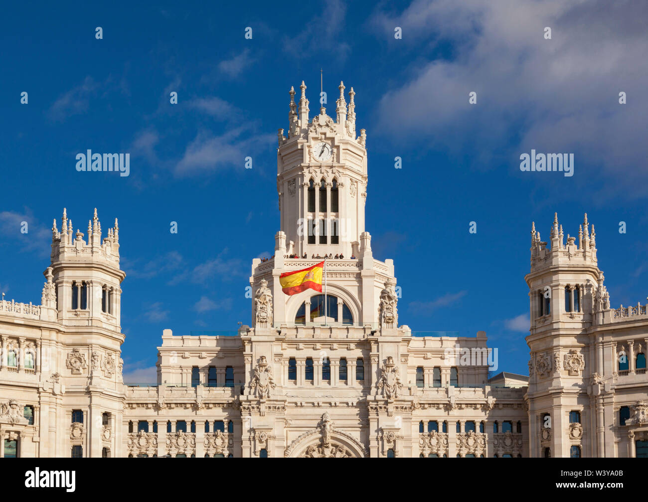 España, Madrid. La Plaza de Cibeles, el edificio del ayuntamiento Foto de stock