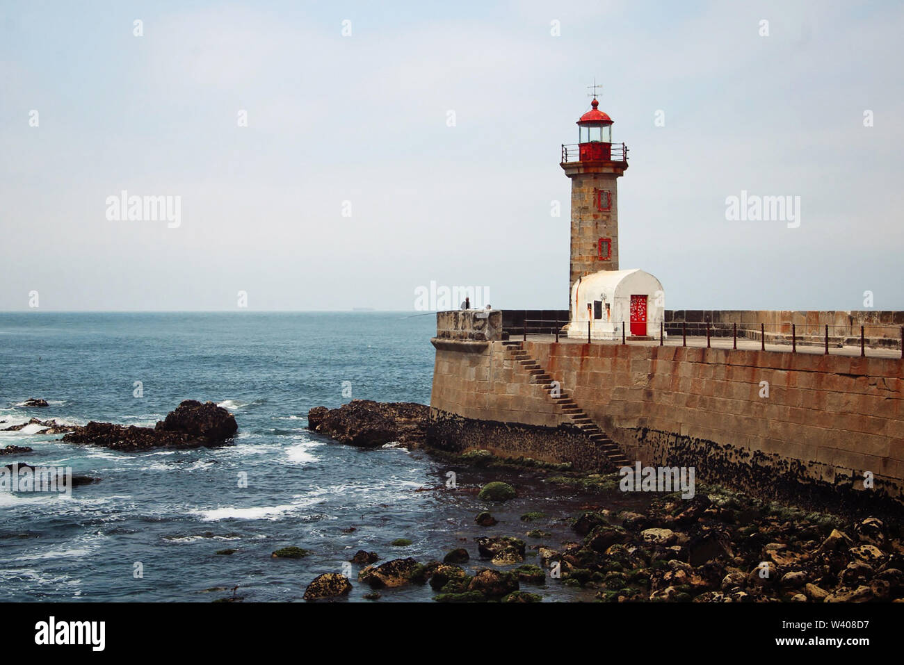 Vista de un faro en Porto, Portugal. Foto de stock