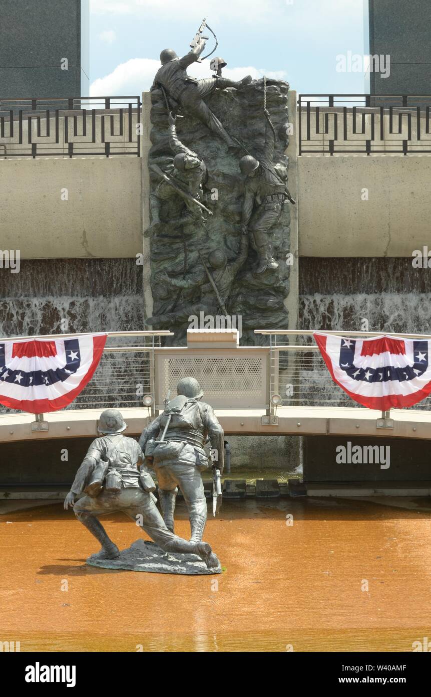 Estatuas mostrando soldados invaden el Día D en la National D-Day Memorial en Bedford, Virginia. Foto de stock