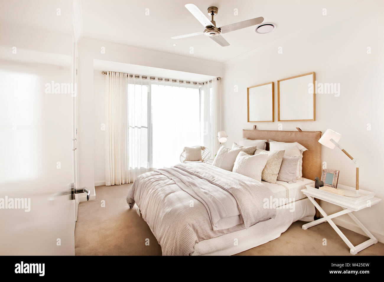 Habitacion Classic Con Cama De Moderno Diseno Comodas Camas Con