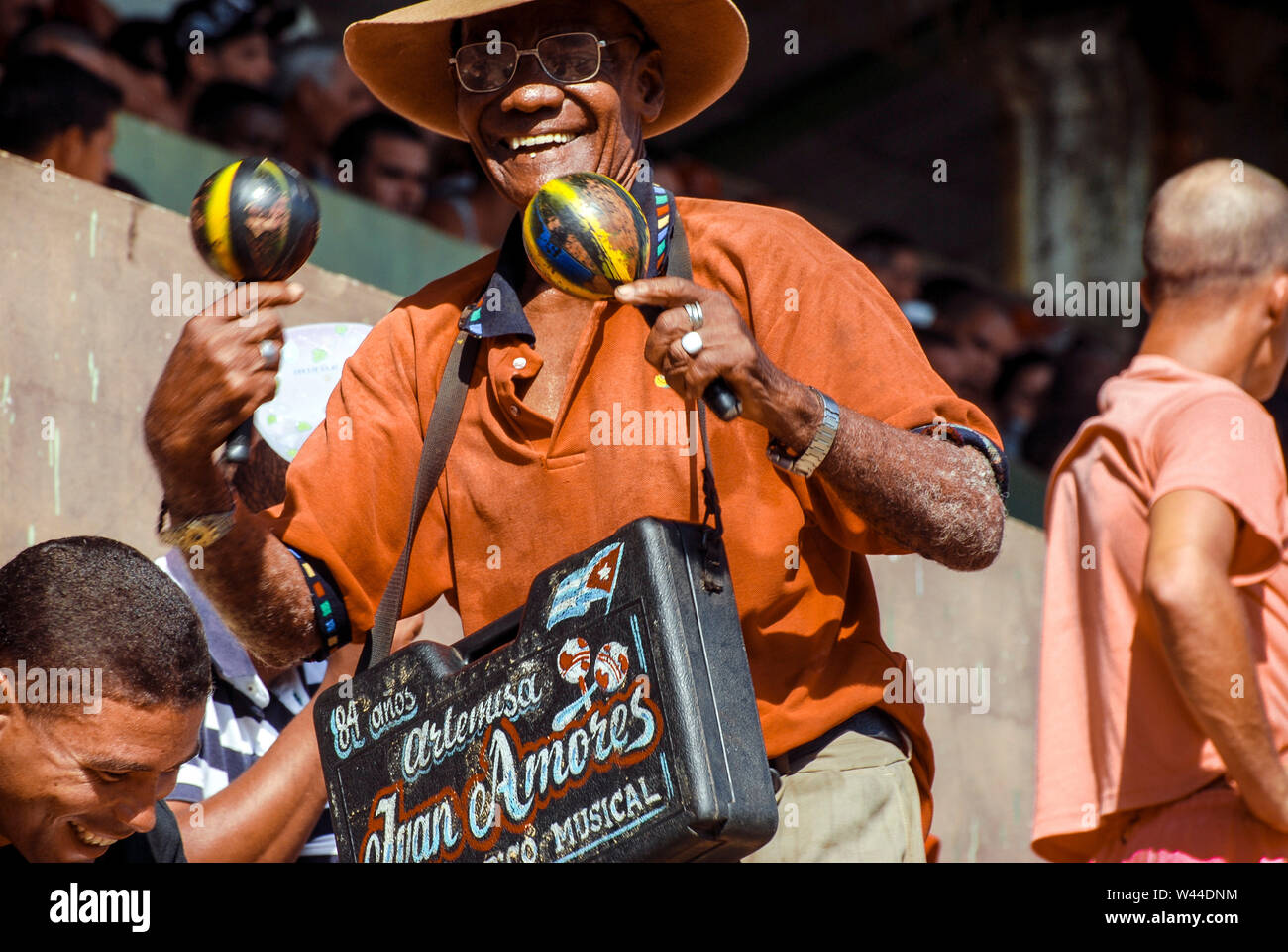 Tocando las maracas cuba fotografías e imágenes de alta resolución Alamy