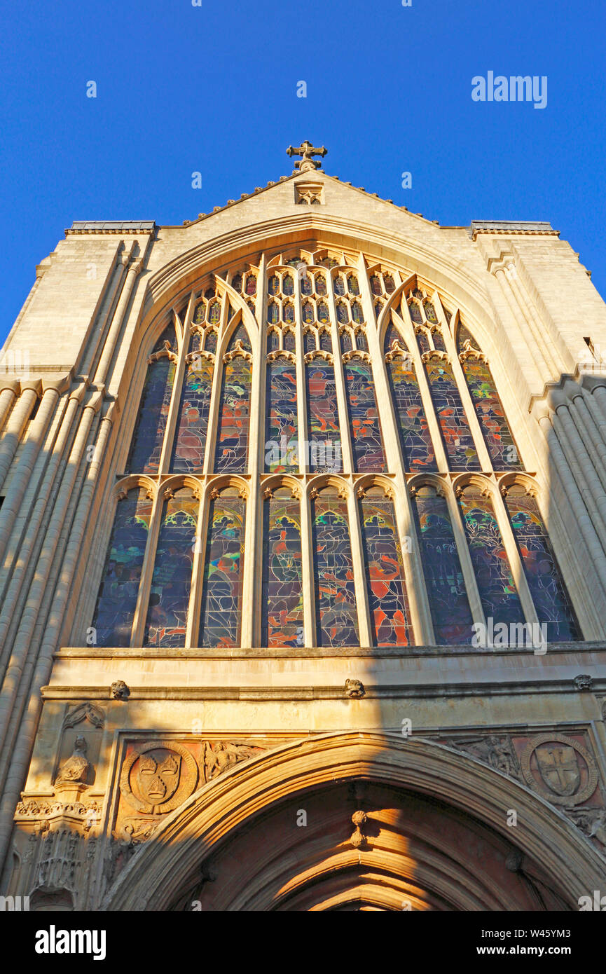 Una vista de la ventana occidental de la Catedral Anglicana de Norwich, Norfolk, Inglaterra, Reino Unido, Europa. Foto de stock