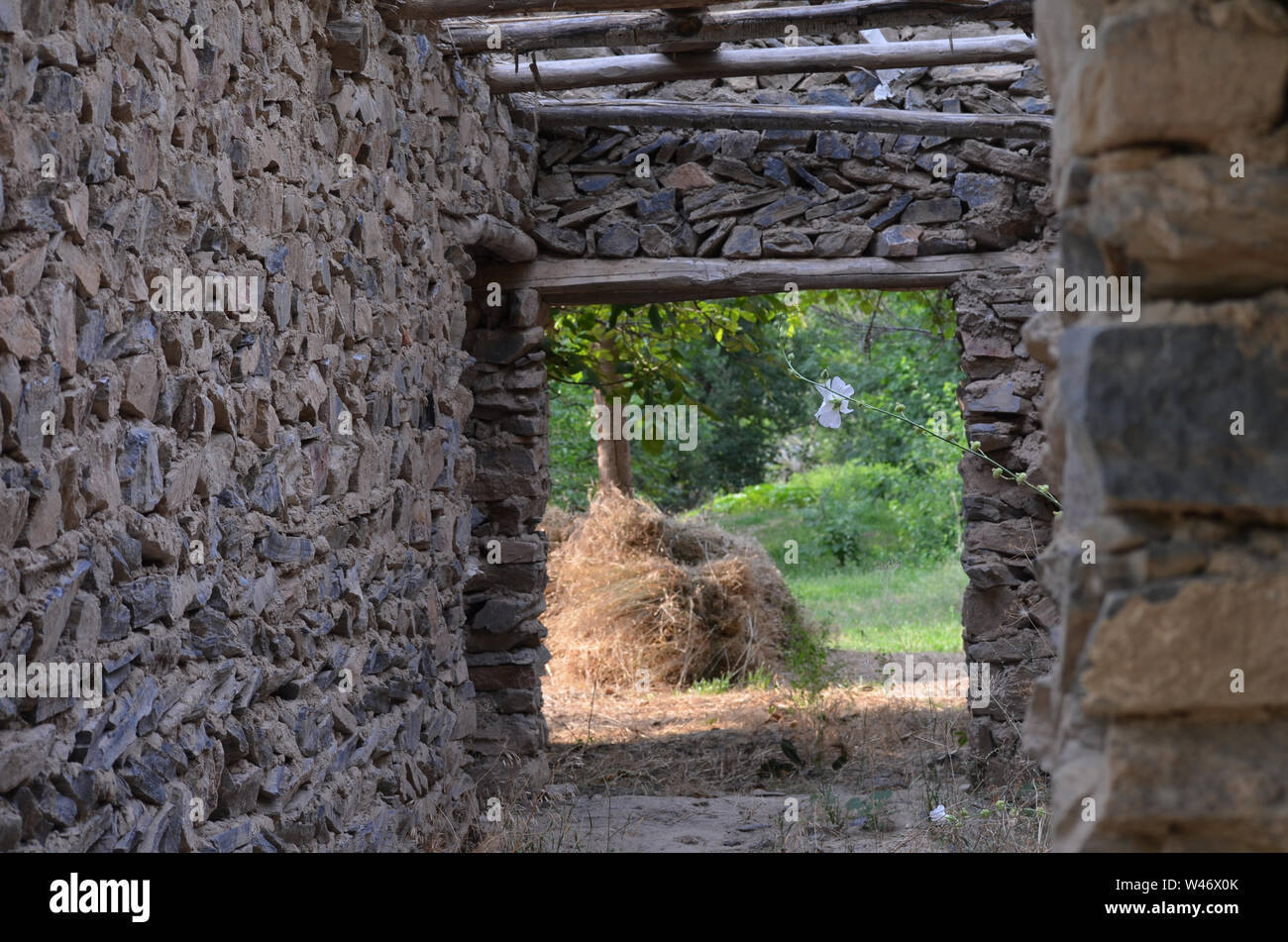 La arquitectura tradicional de las aldeas de montaña de Nuratau Ridge, Central de Uzbekistán Foto de stock