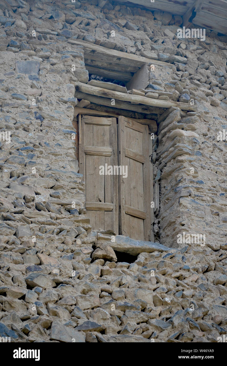 La arquitectura tradicional de las aldeas de montaña de Nuratau Ridge, Central de Uzbekistán Foto de stock