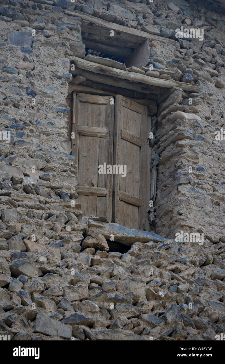 La arquitectura tradicional de las aldeas de montaña de Nuratau Ridge, Central de Uzbekistán Foto de stock