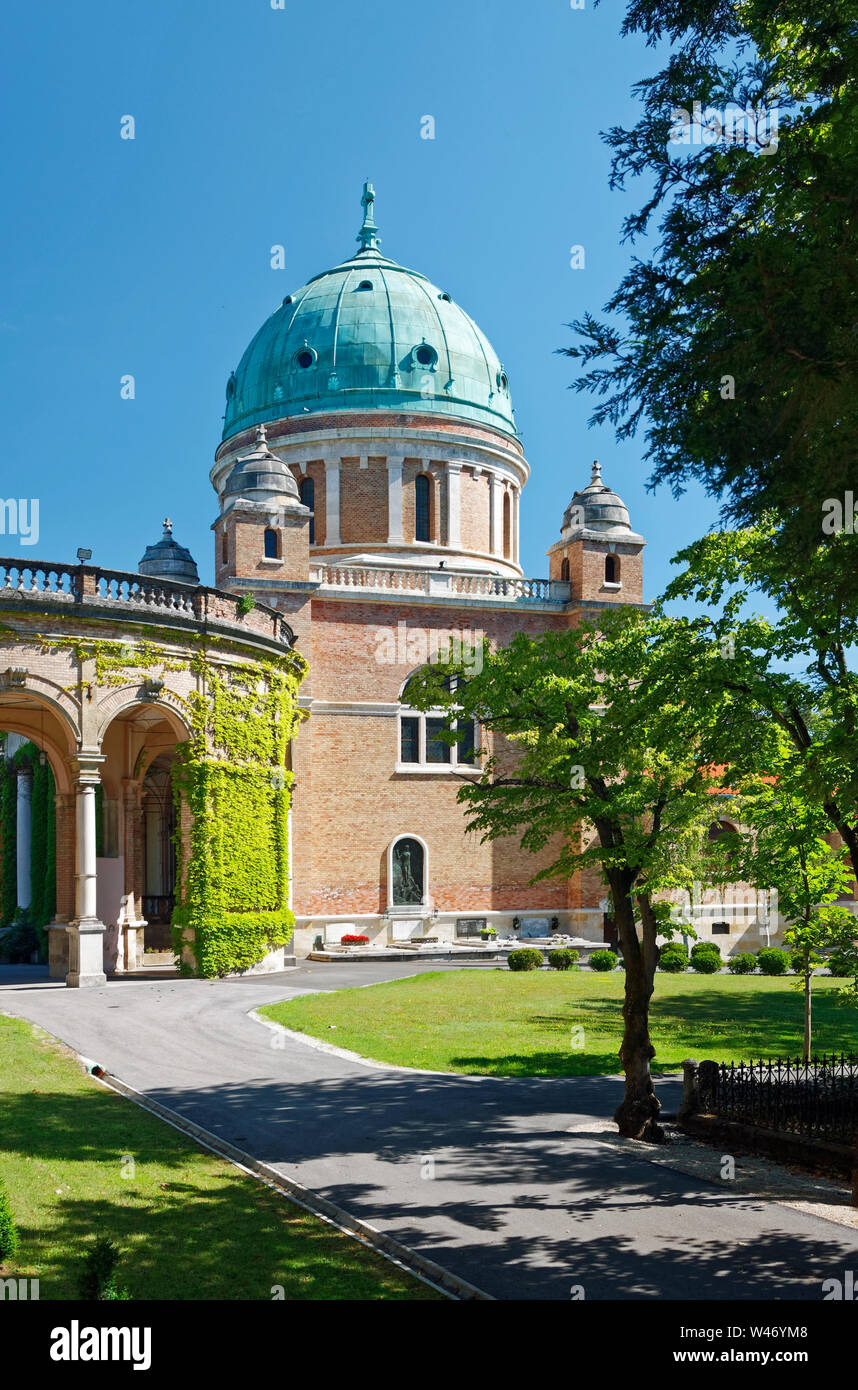 Dome, Iglesia de Cristo Rey; Mirogoj cementerio; abrió 1876; notable