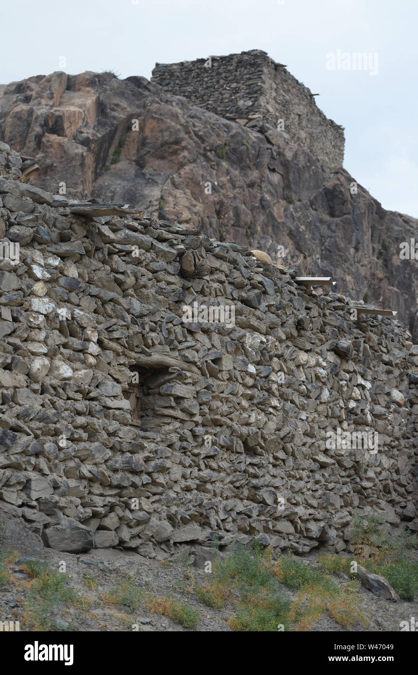 La arquitectura tradicional de las aldeas de montaña de Nuratau Ridge, Central de Uzbekistán Foto de stock