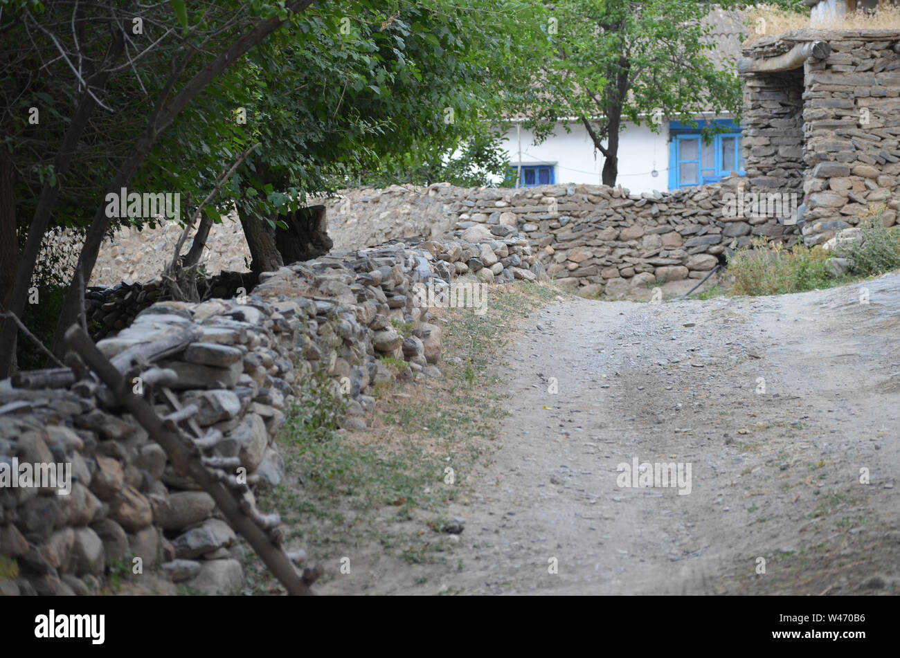 La arquitectura tradicional de las aldeas de montaña de Nuratau Ridge, Central de Uzbekistán Foto de stock