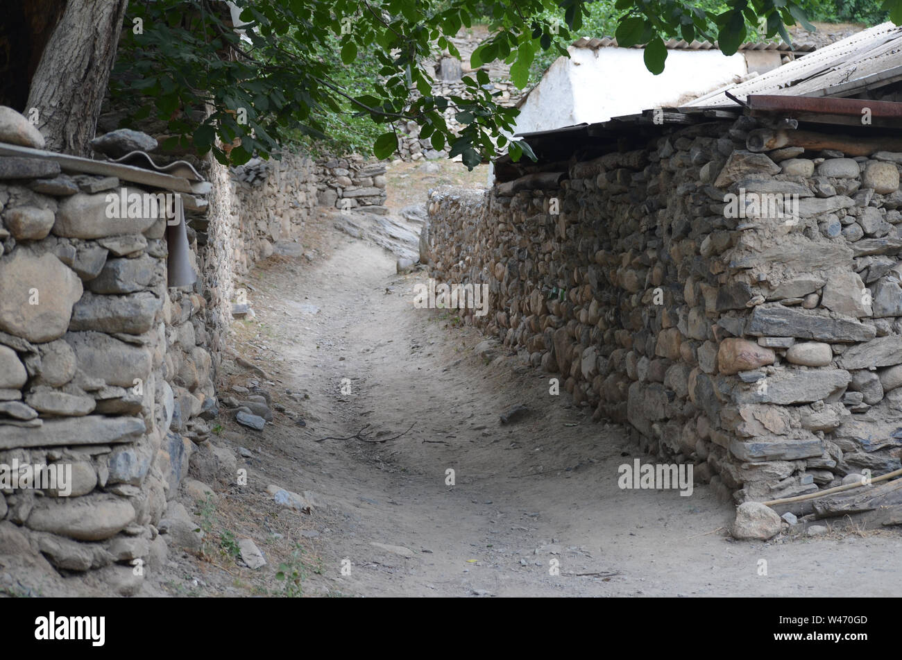 La arquitectura tradicional de las aldeas de montaña de Nuratau Ridge, Central de Uzbekistán Foto de stock