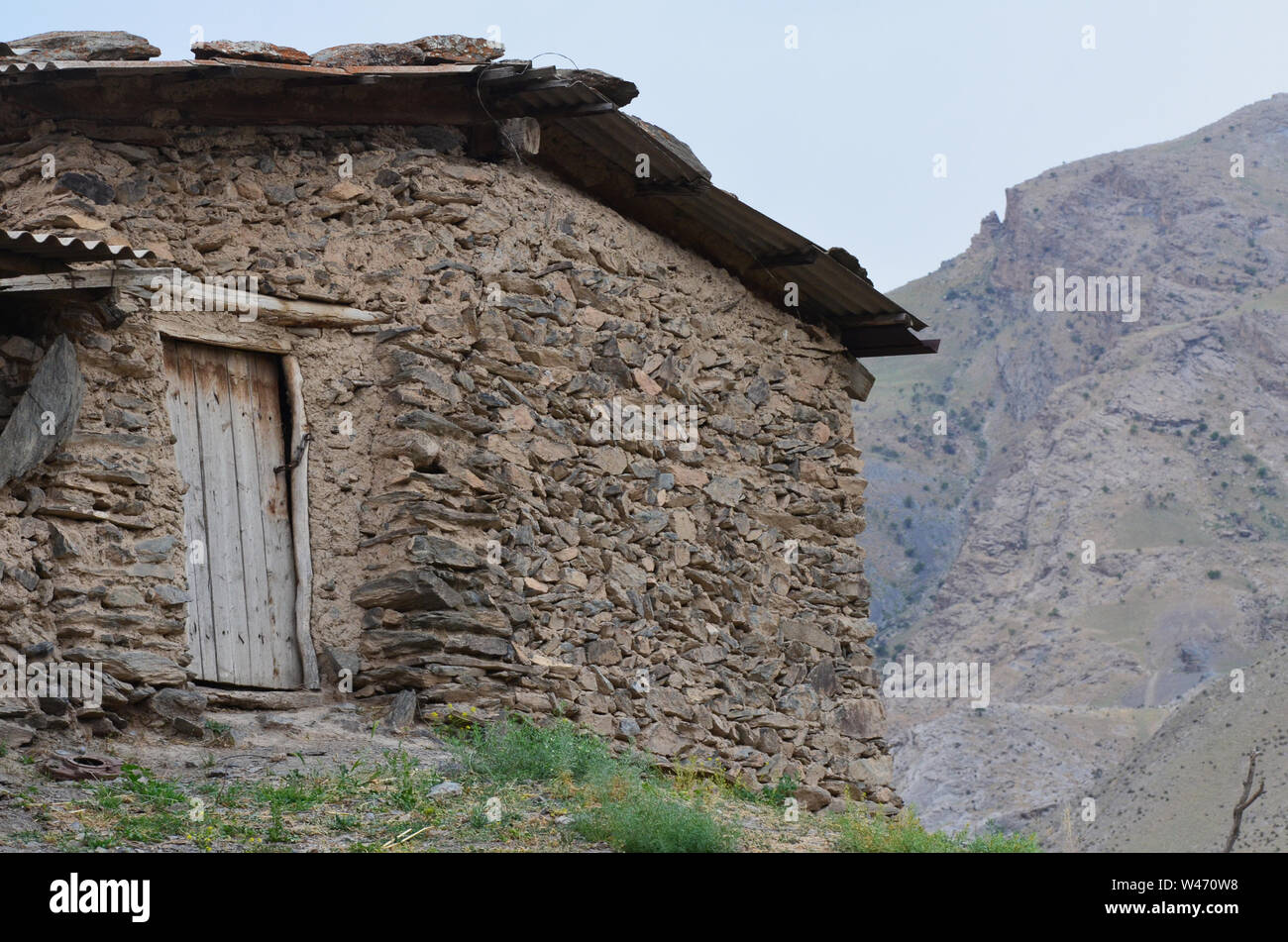 La arquitectura tradicional de las aldeas de montaña de Nuratau Ridge, Central de Uzbekistán Foto de stock