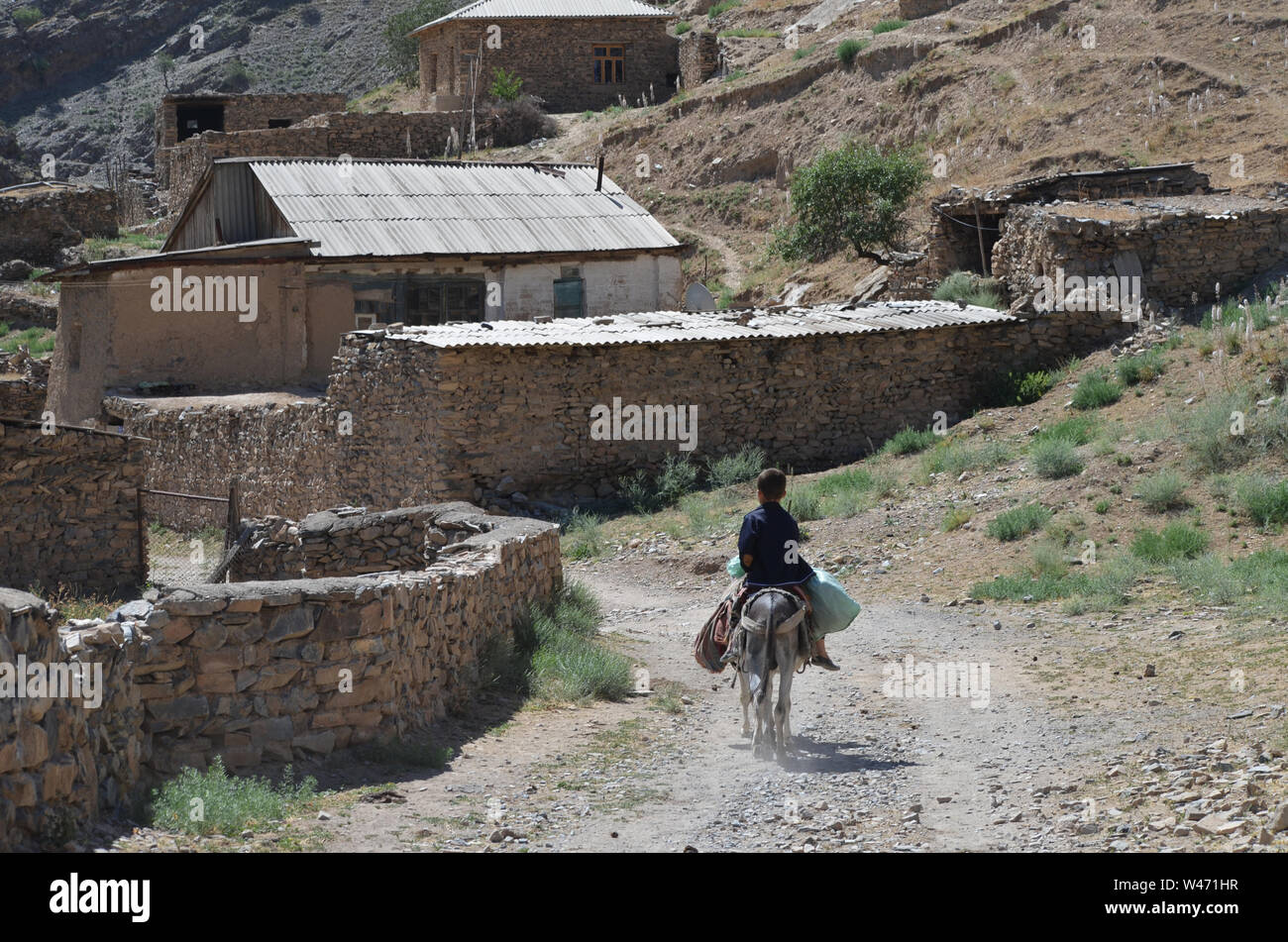 La arquitectura tradicional de las aldeas de montaña de Nuratau Ridge, Central de Uzbekistán Foto de stock