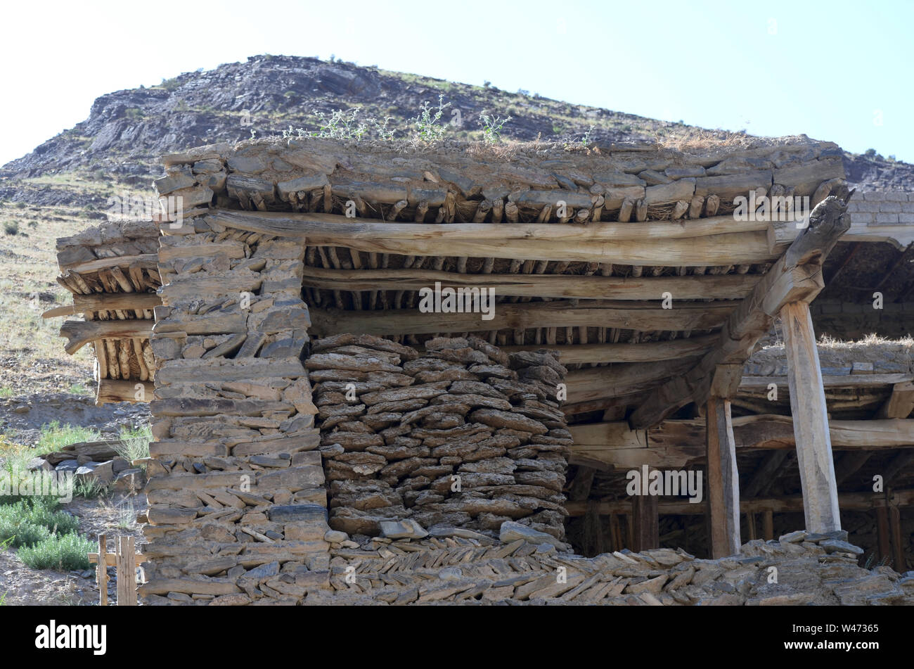 La arquitectura tradicional de las aldeas de montaña de Nuratau Ridge, Central de Uzbekistán Foto de stock