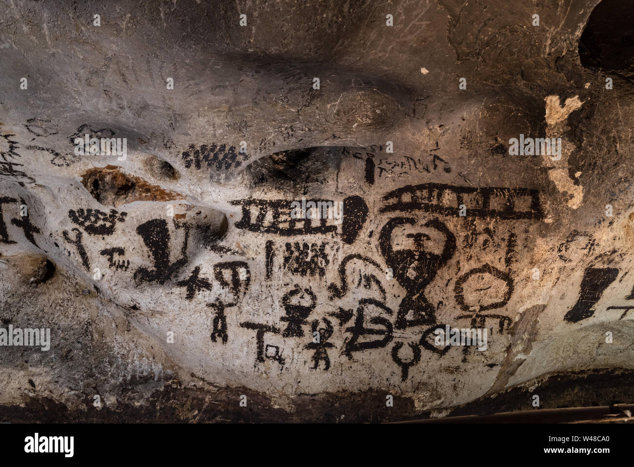 Mural prehistóricos dibujos en Magura Cueva, Bulgaria Foto de stock