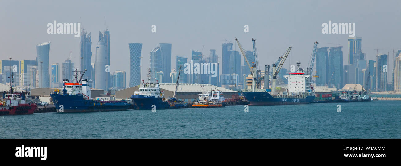 Puerto de Doha, capital de Qatar. Golfo Pérsico Fotografía de stock - Alamy