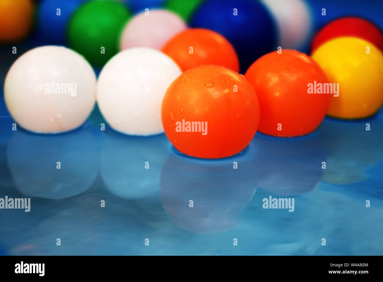 pelotas de colores niños