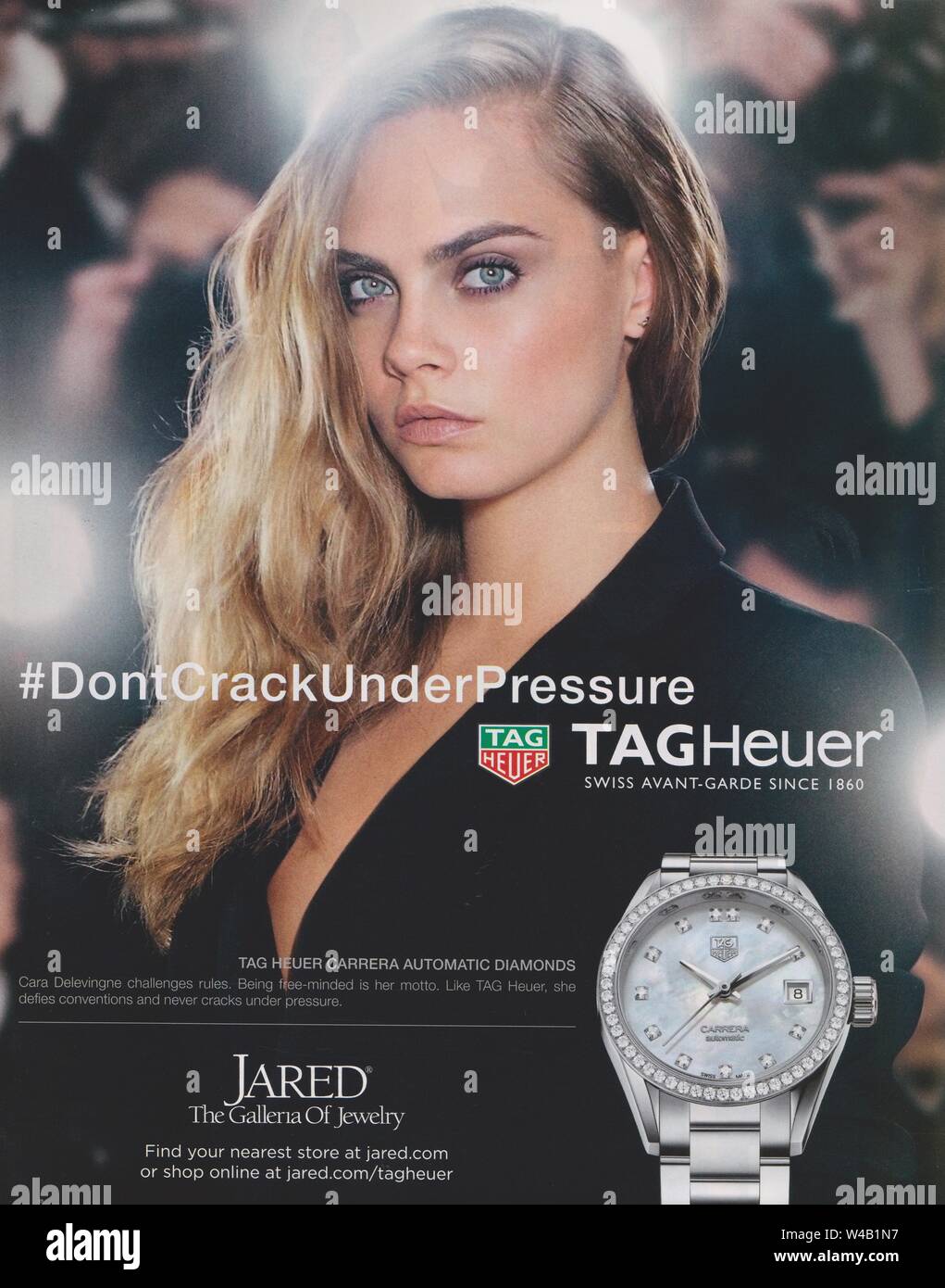 Cartel de publicidad de TAG Heuer reloj con Cara Delevingne en la revista  desde 2015, NO SE ROMPEN BAJO PRESSUERE eslogan, Anuncio, Anuncio creativo  Fotografía de stock - Alamy