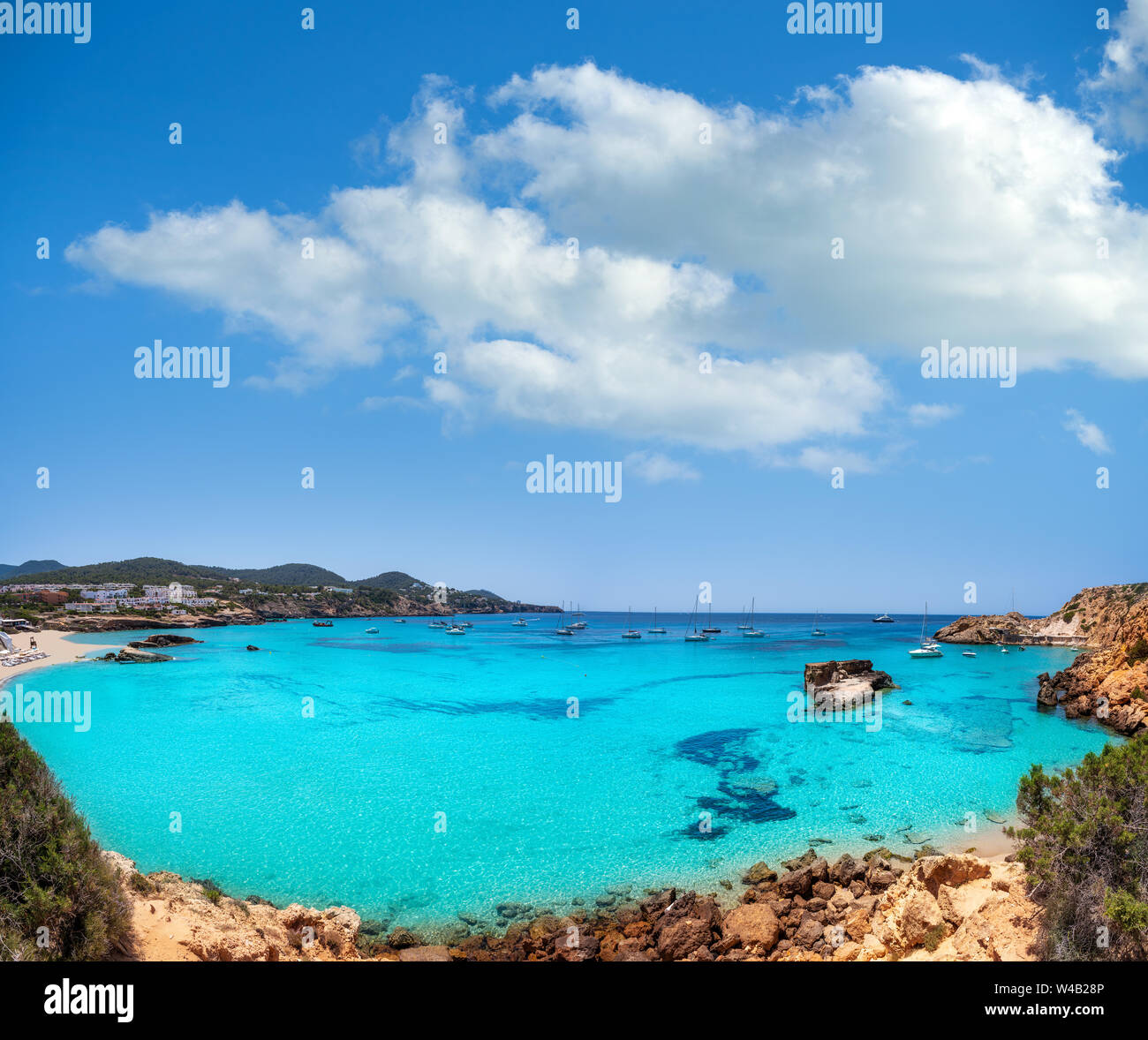 Ibiza Playa Cala Tarida en Sant Josep de Islas Baleares Foto de stock